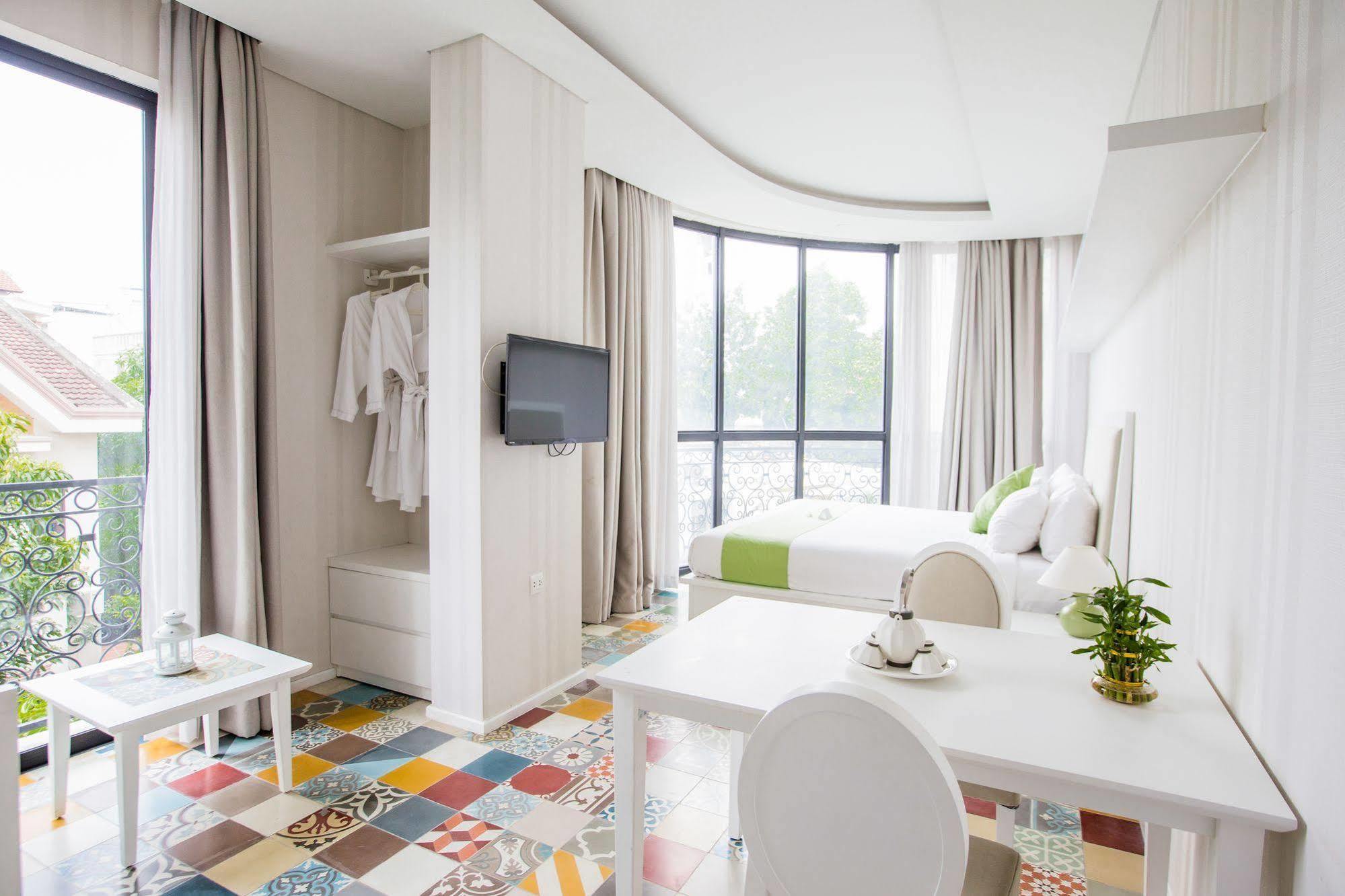 Lief Pulo Sai Gon Hotel 4*