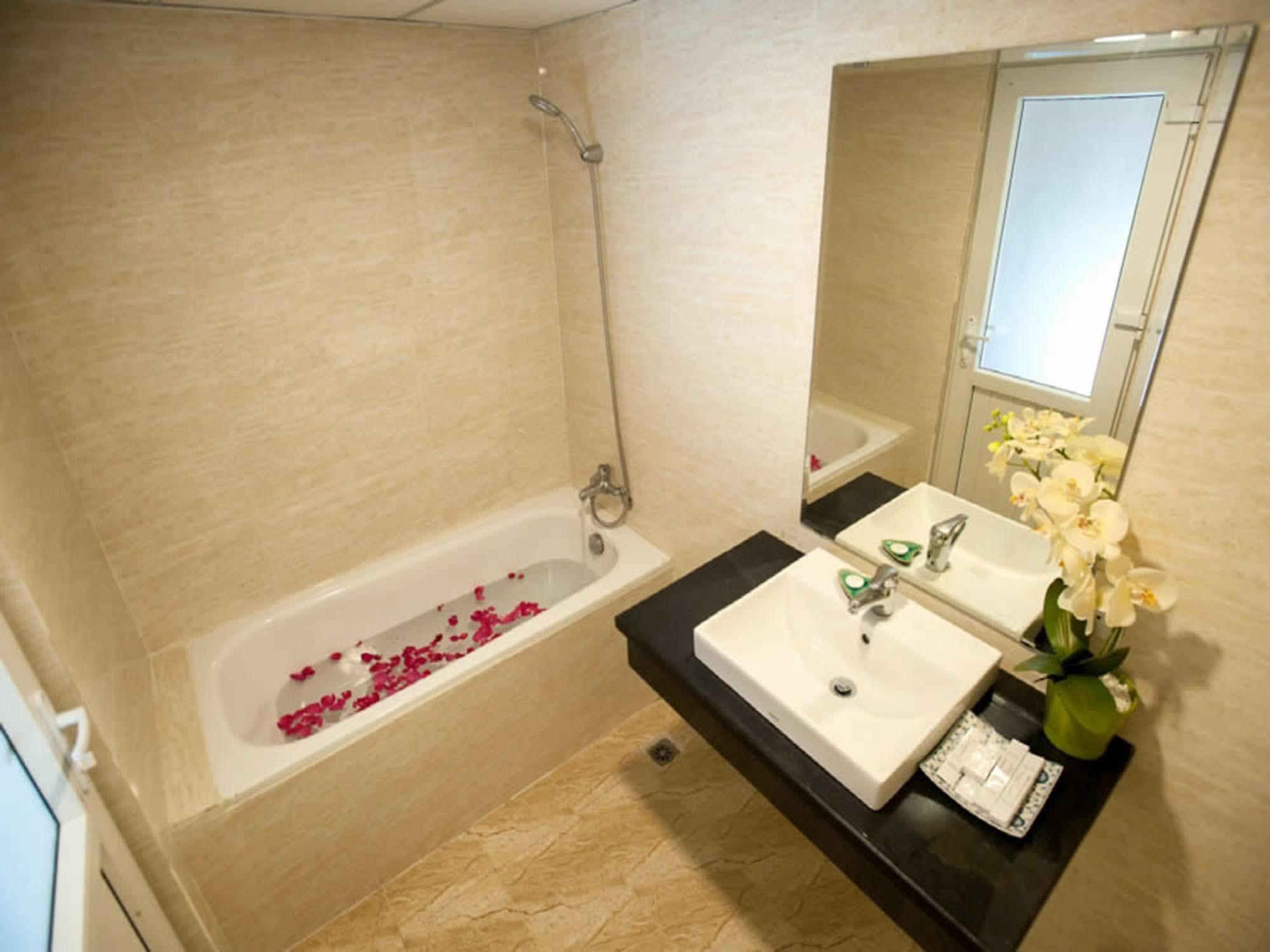 Spring House Saigon Park Hotel 3*