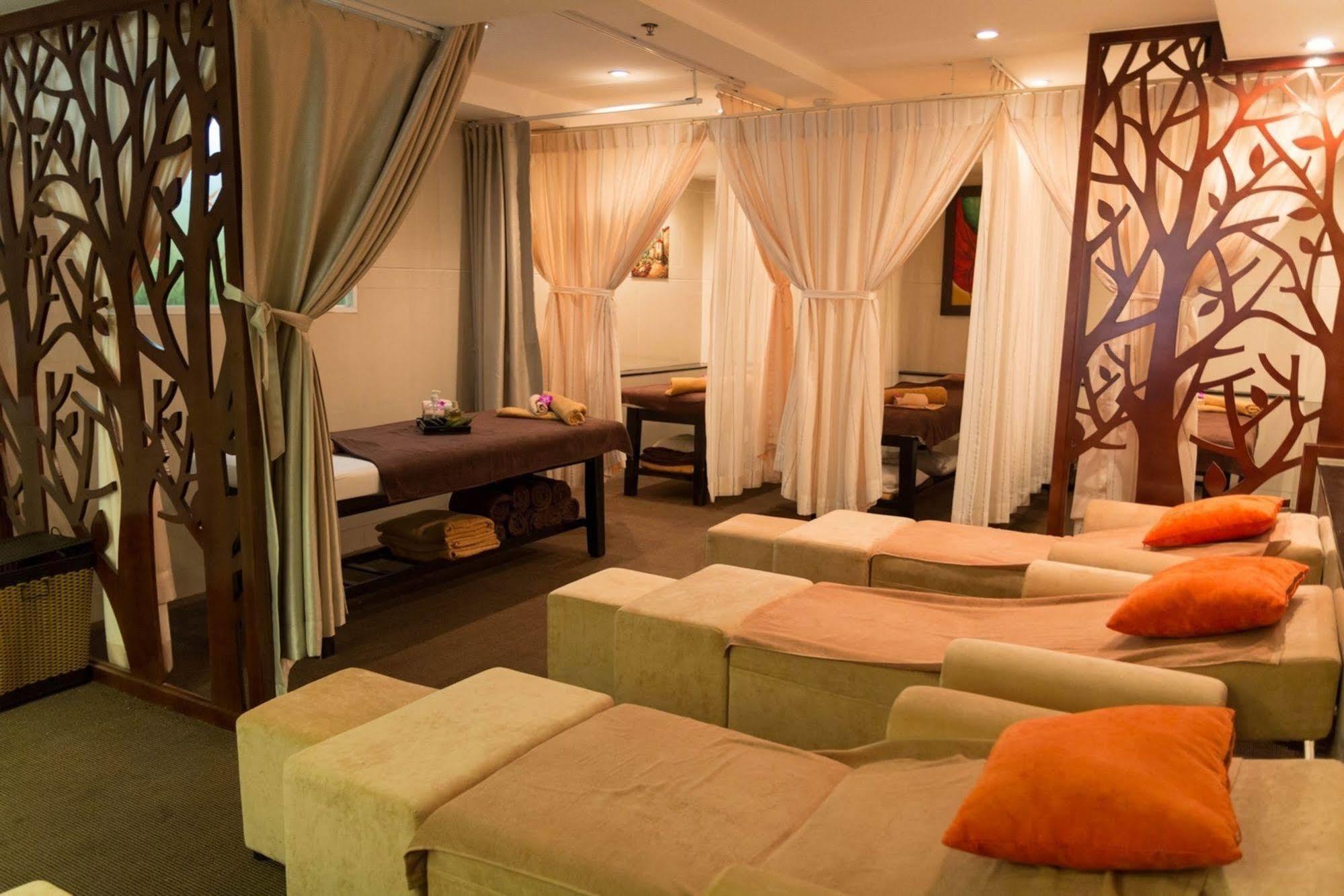 Valentine Luxury - 31 Bui Vien Street 2*