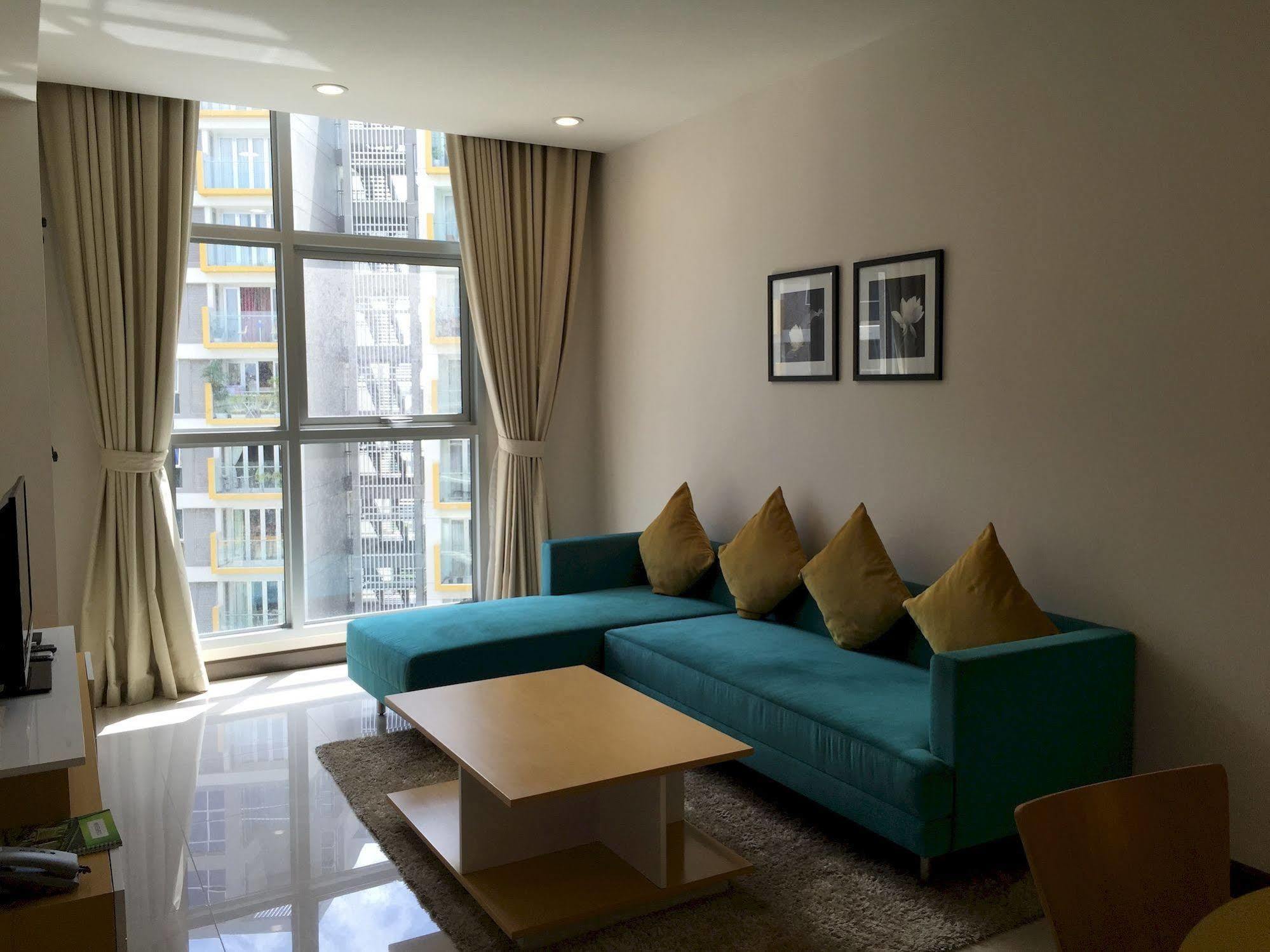 Bluesky Serviced Airport Plaza Apartment