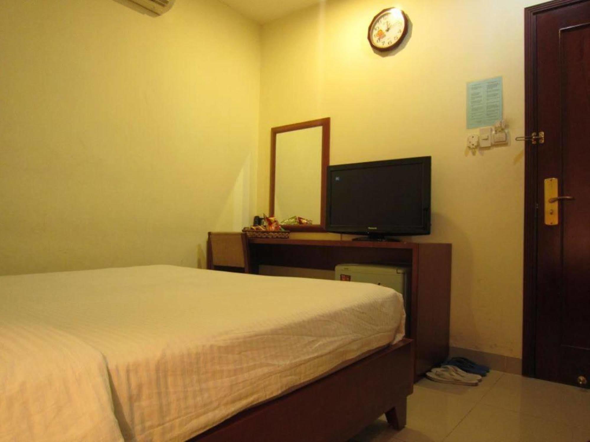 Hotel Reddoorz Ruby Star Truong Dinh