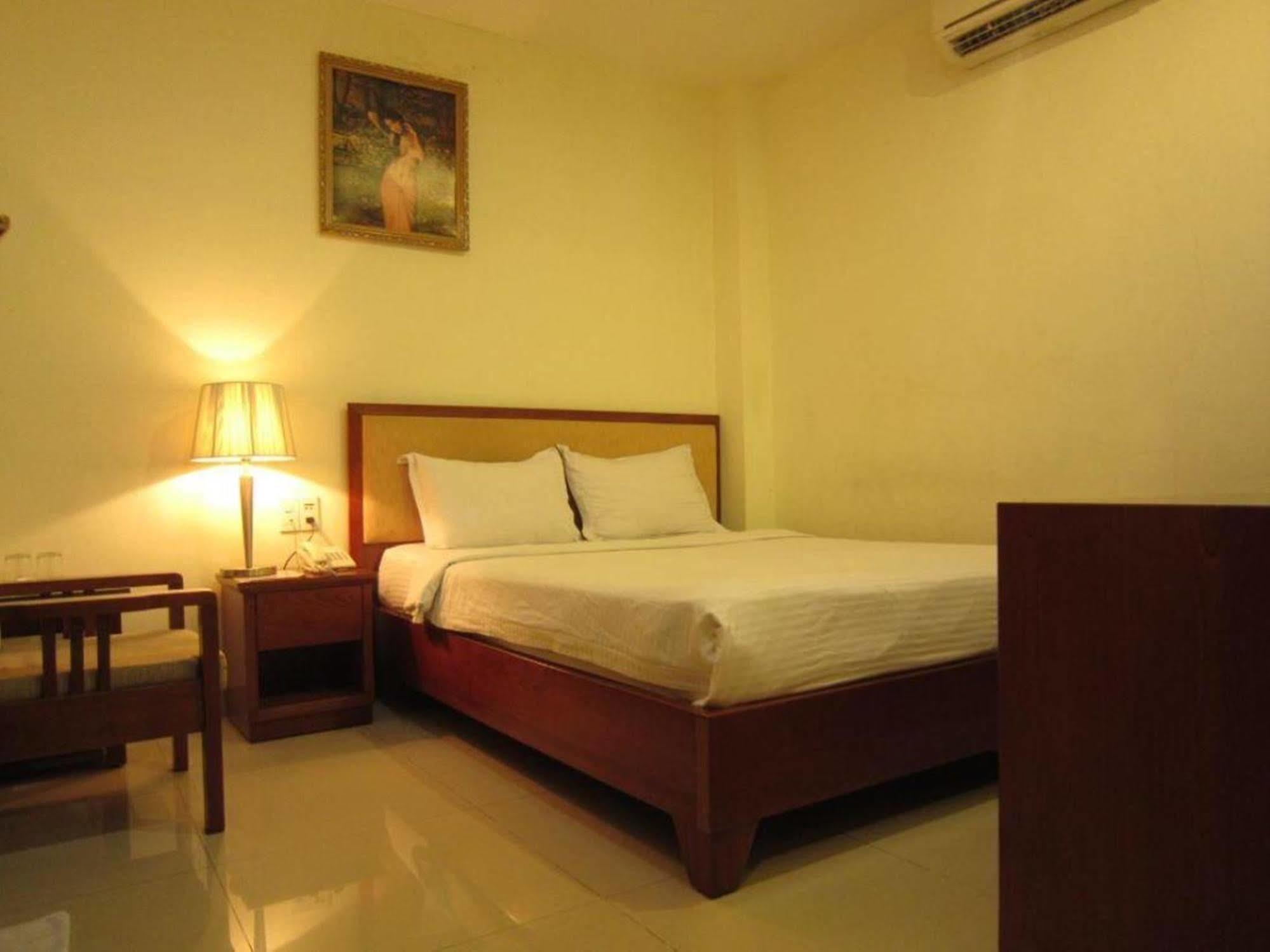 Reddoorz Ruby Star Truong Dinh 2*
