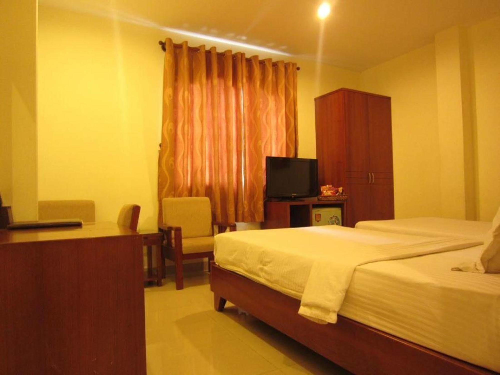 Reddoorz Ruby Star Truong Dinh 2*