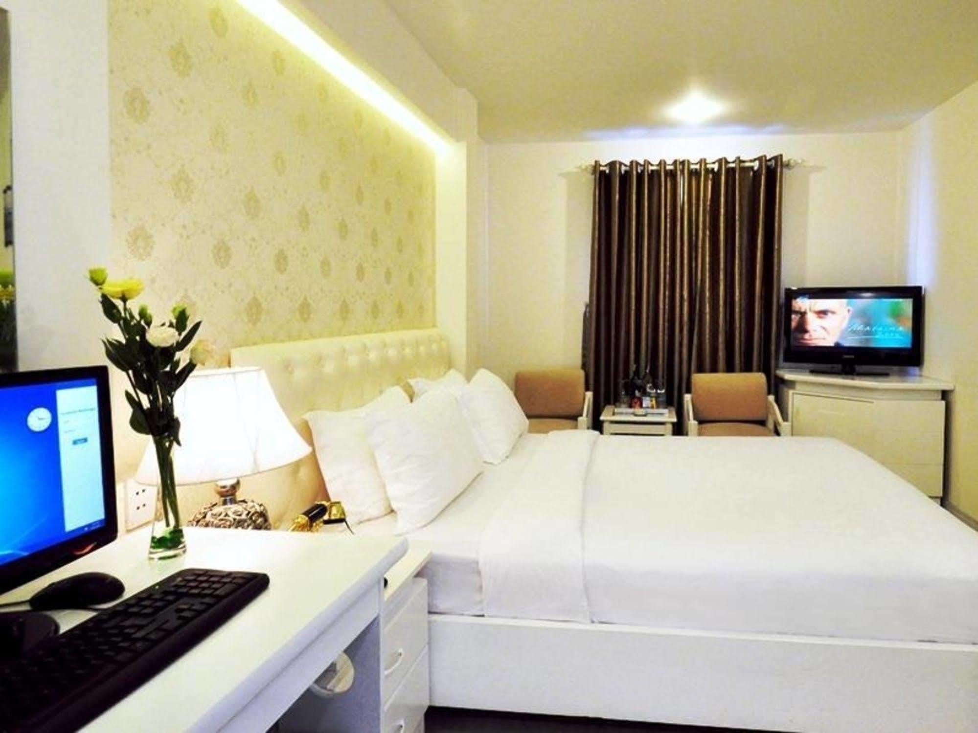 Hotel The White 8a Thai Lung Ho Chi Minh City