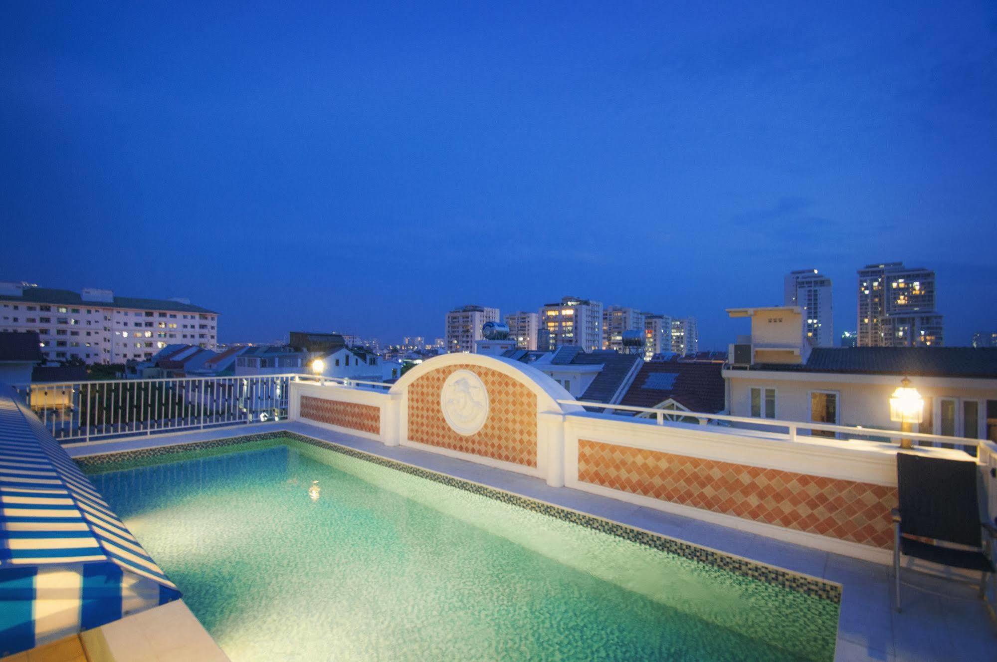 & Residences Swimming Pool Aparthotel Ho Chi Minh City