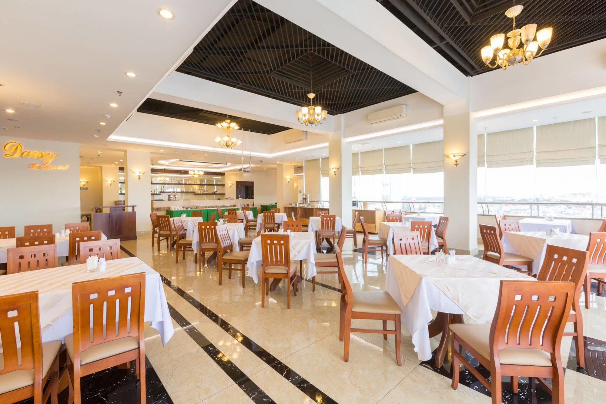 Hotel Happy Life District 7 Gan Secc 3*