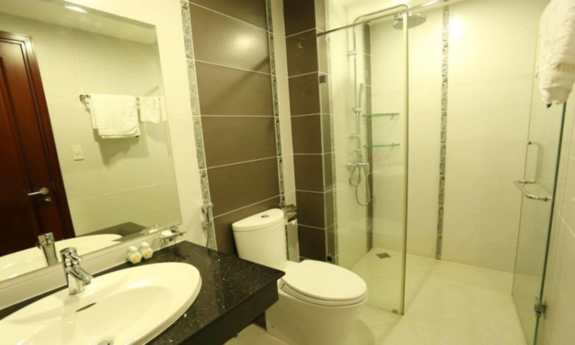 Song Hung & Serviced - Ho Dich Vu & Khach San Hotel 3*