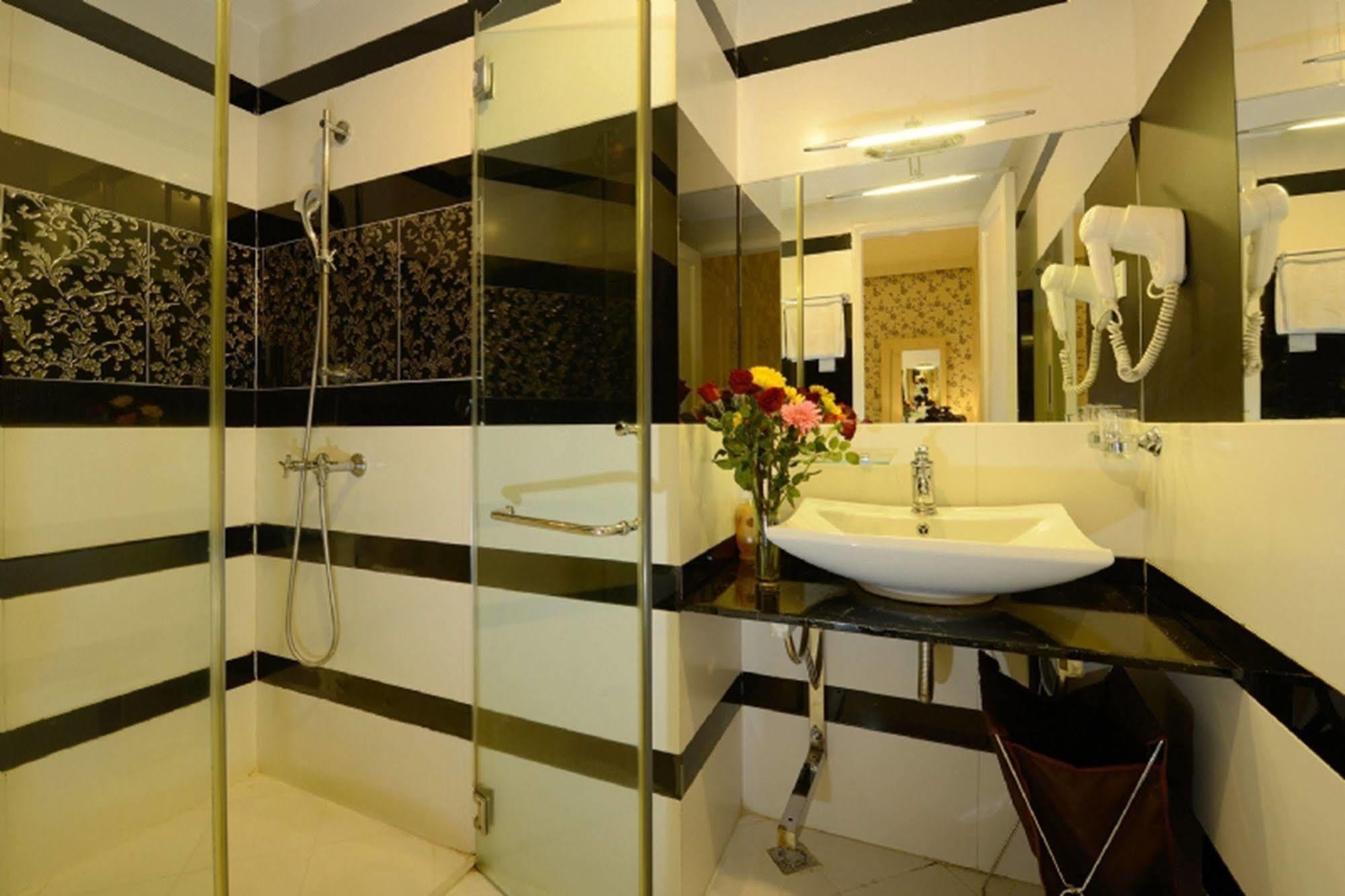 Golden Star 3*
