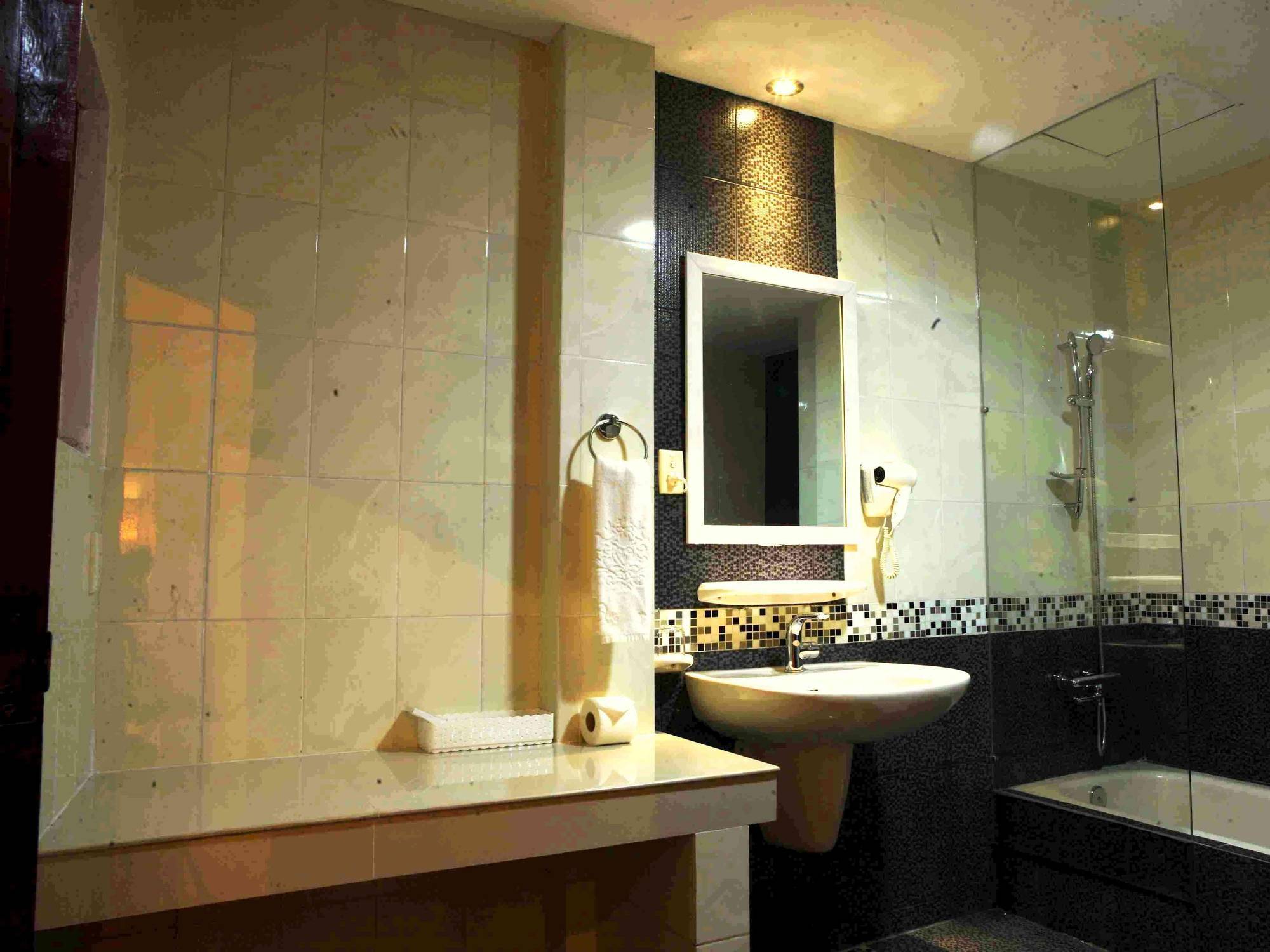 A25 - 14 Pho Duc Chinh Hotel