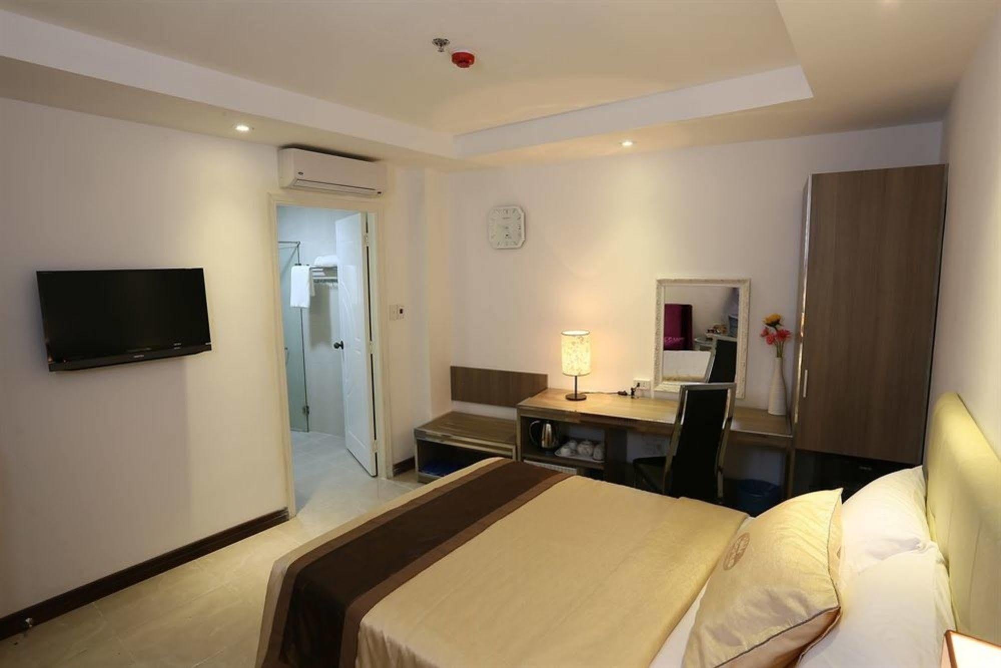 A25 - 14 Pho Duc Chinh Hotel