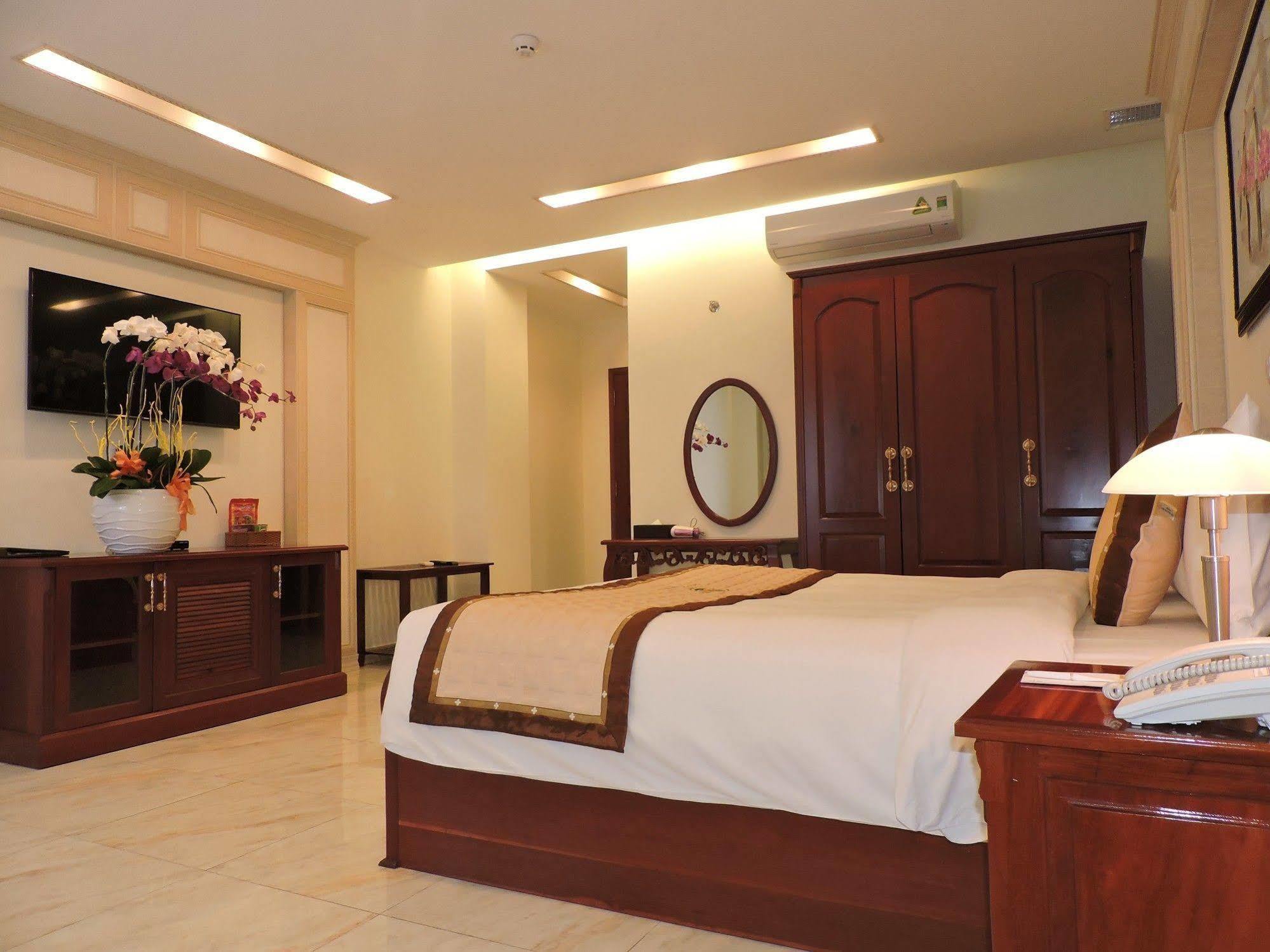 Hotel Minh Tam Phu Nhuan & 3*