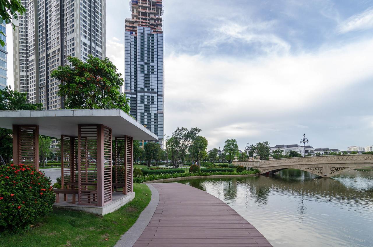 Huyen Vinhomes Central Park