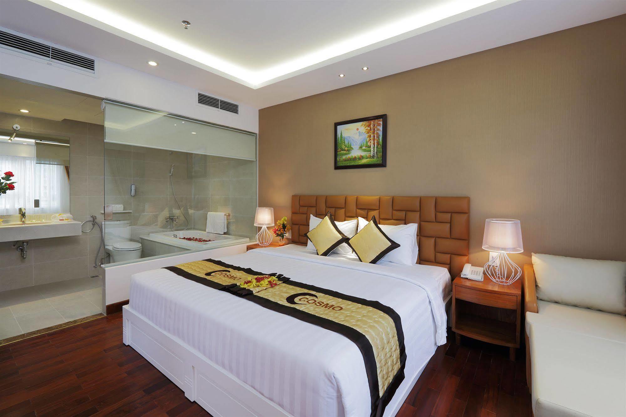 Cosmopolitan Hotel 3*