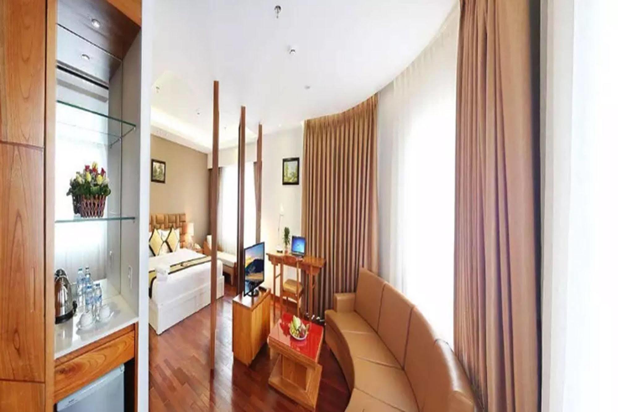 Cosmopolitan Hotel 3*