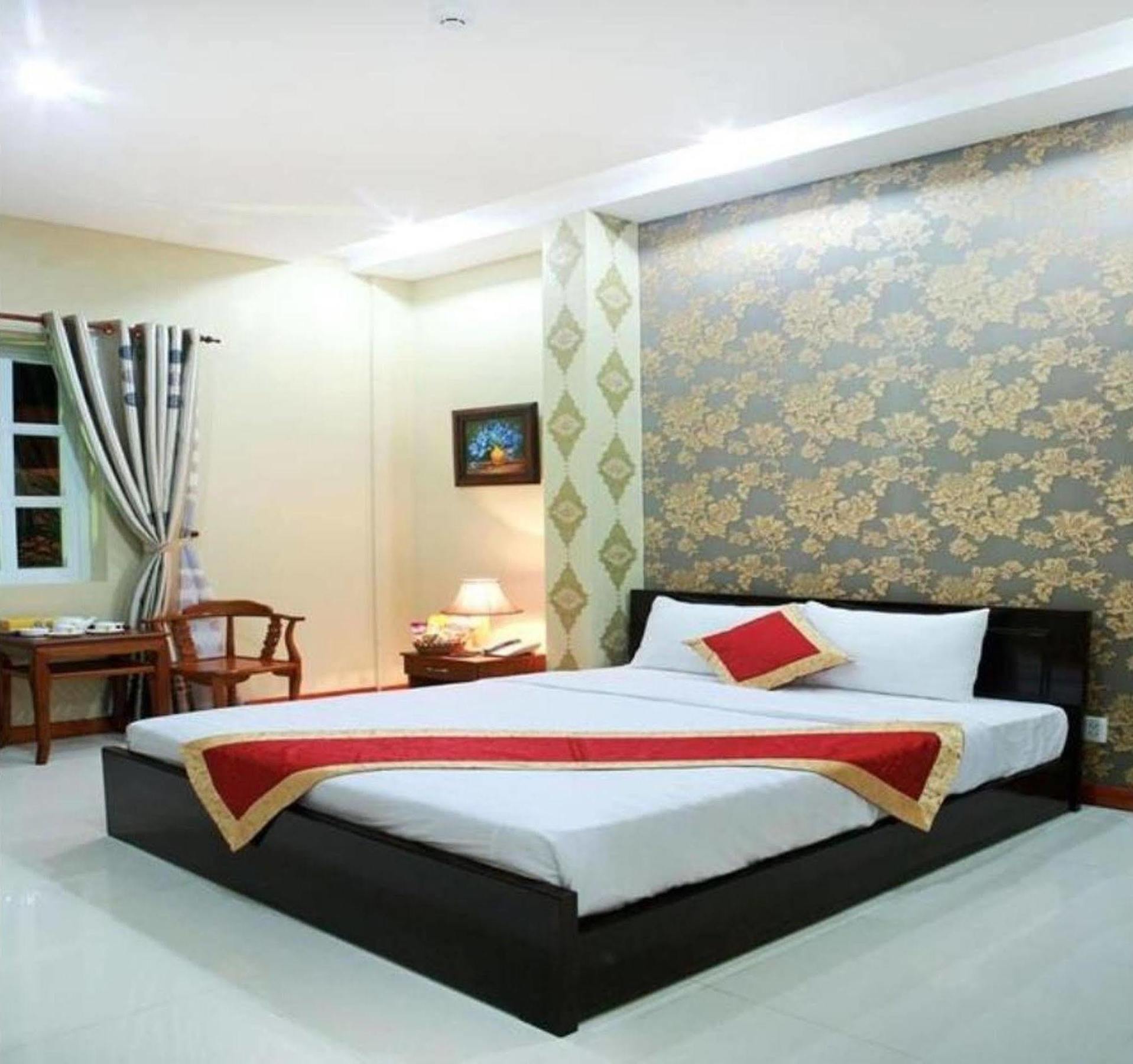 Hotel Sunflowers Airport