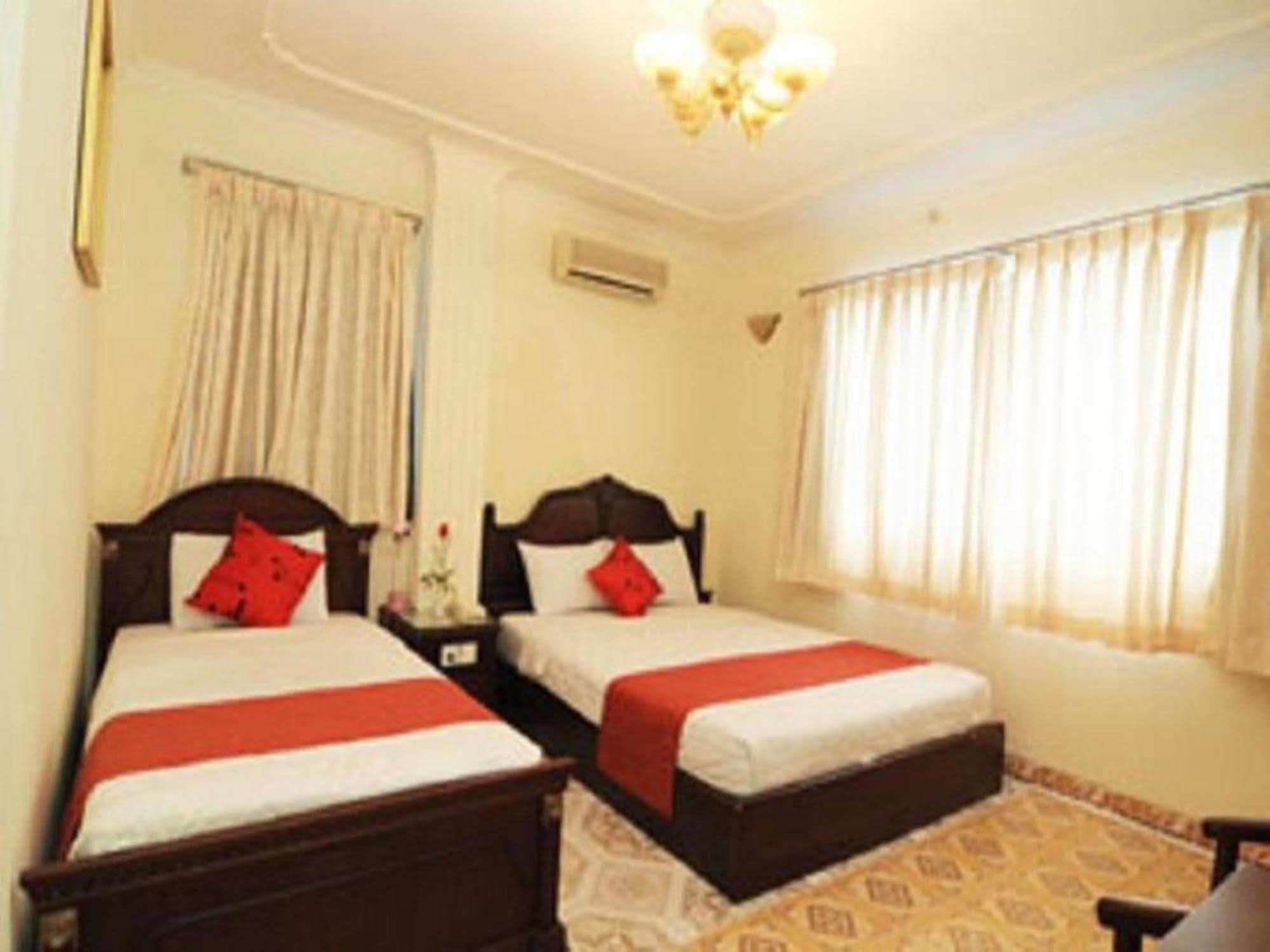 Tan Hoang Long District 5 Hotel 3*