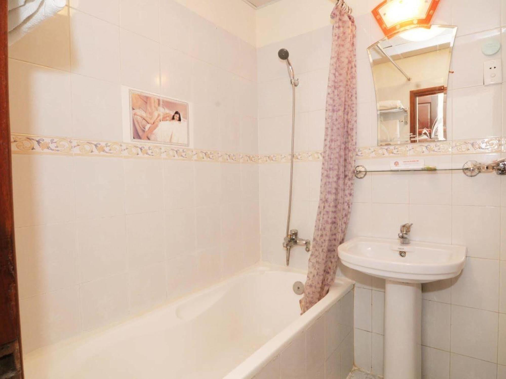 Hotel Tan Hoang Long District 5