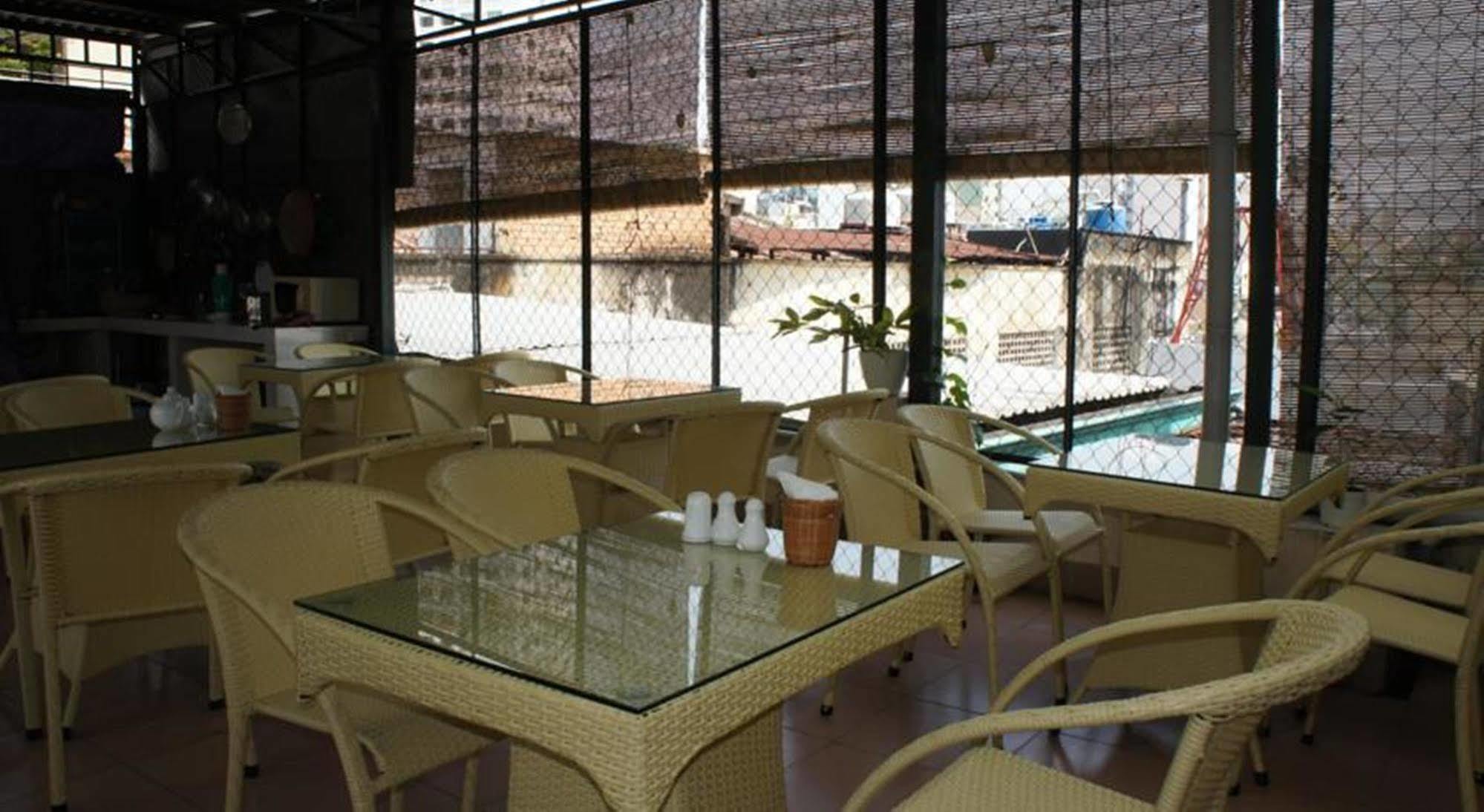Elegant Hotel 2*