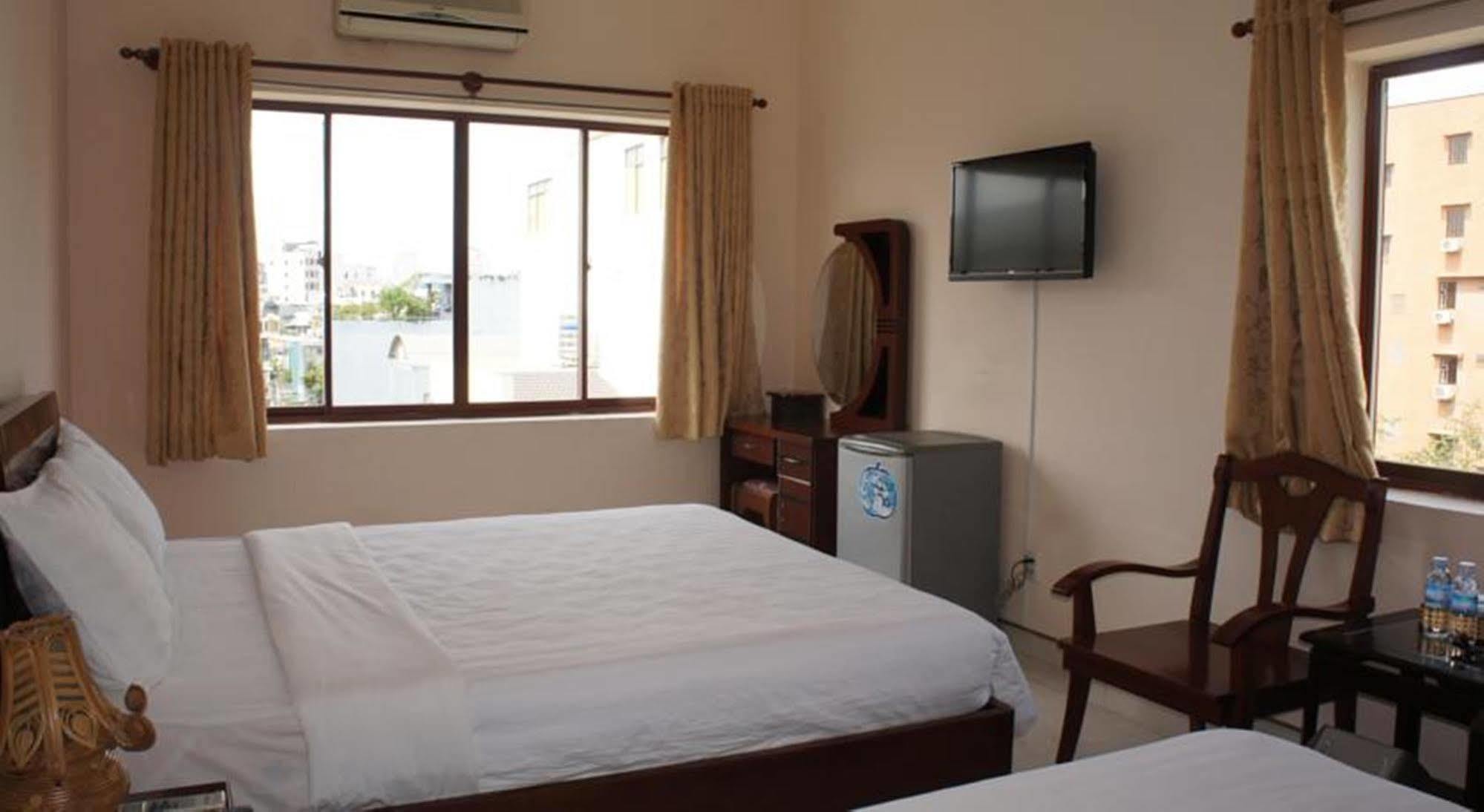 Elegant Hotel 2*