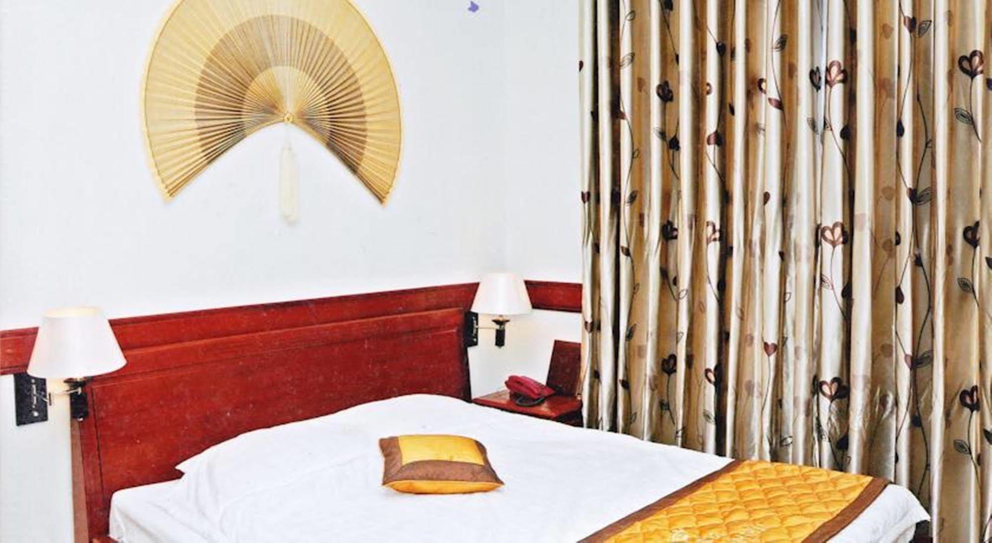 Hotel Hoang Thanh Thuy Airport 1 - Gan Am Thuc Dem Cho Hoang Hoa Tham