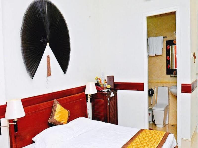Hoang Thanh Thuy Airport 1 - Gan Am Thuc Dem Cho Hoang Hoa Tham Hotel