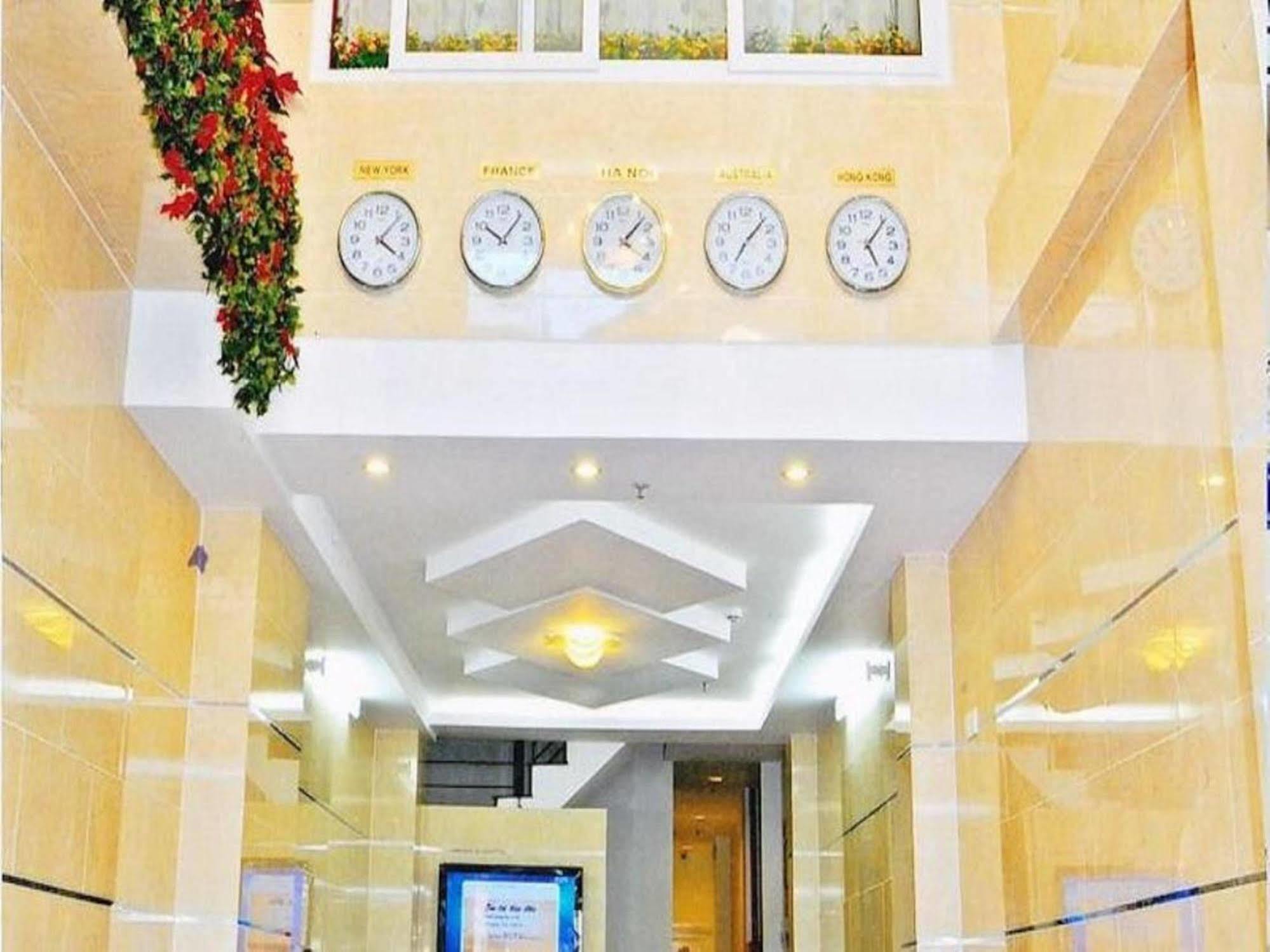 Hoang Thanh Thuy Airport 1 - Gan Am Thuc Dem Cho Hoang Hoa Tham 2*