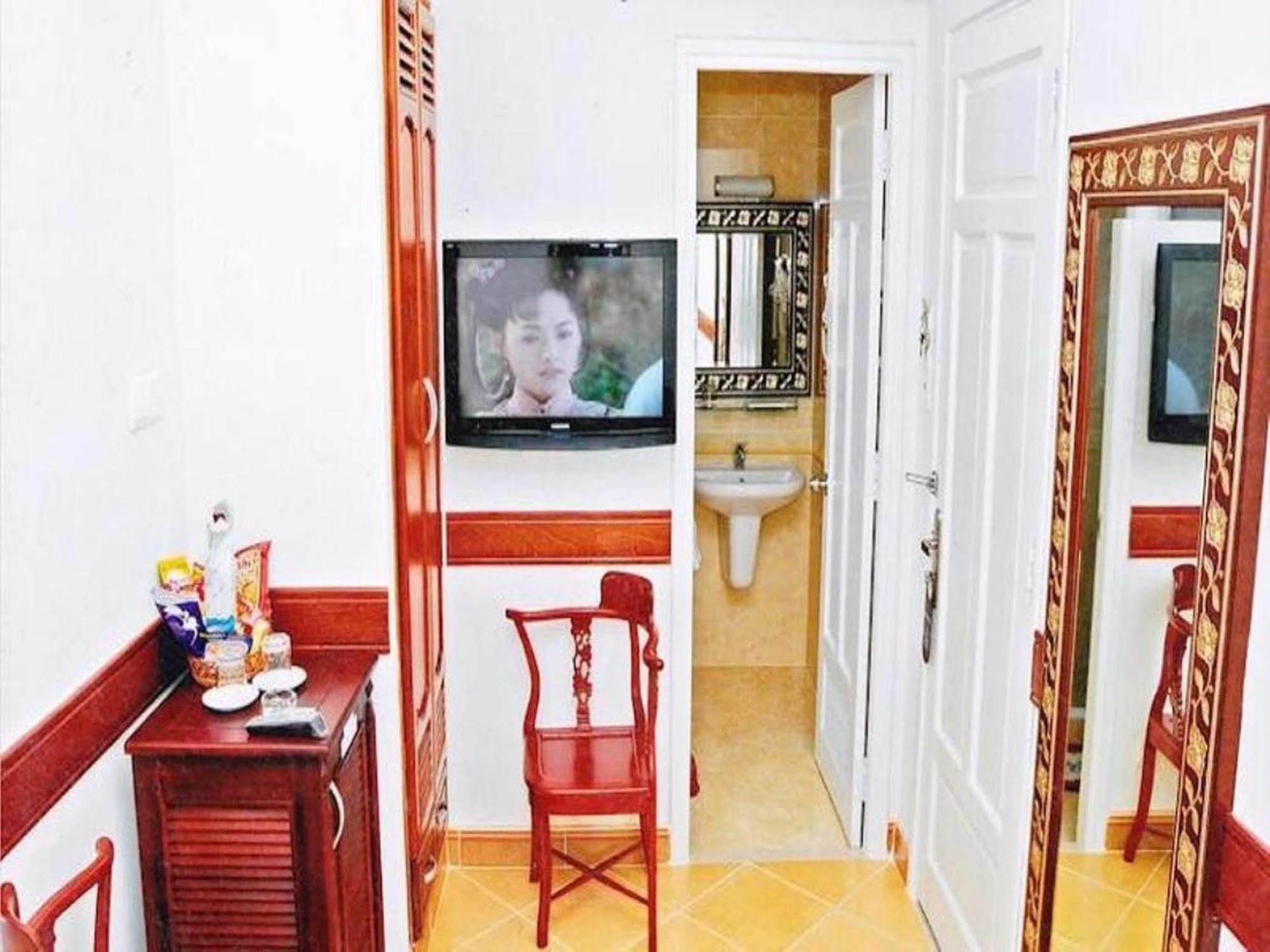 Hotel Hoang Thanh Thuy Airport 1 - Gan Am Thuc Dem Cho Hoang Hoa Tham 2*