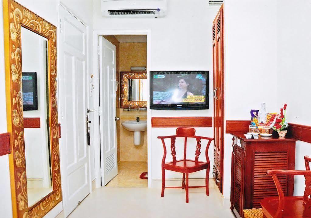 Hoang Thanh Thuy Airport 1 - Gan Am Thuc Dem Cho Hoang Hoa Tham Hotel 2*