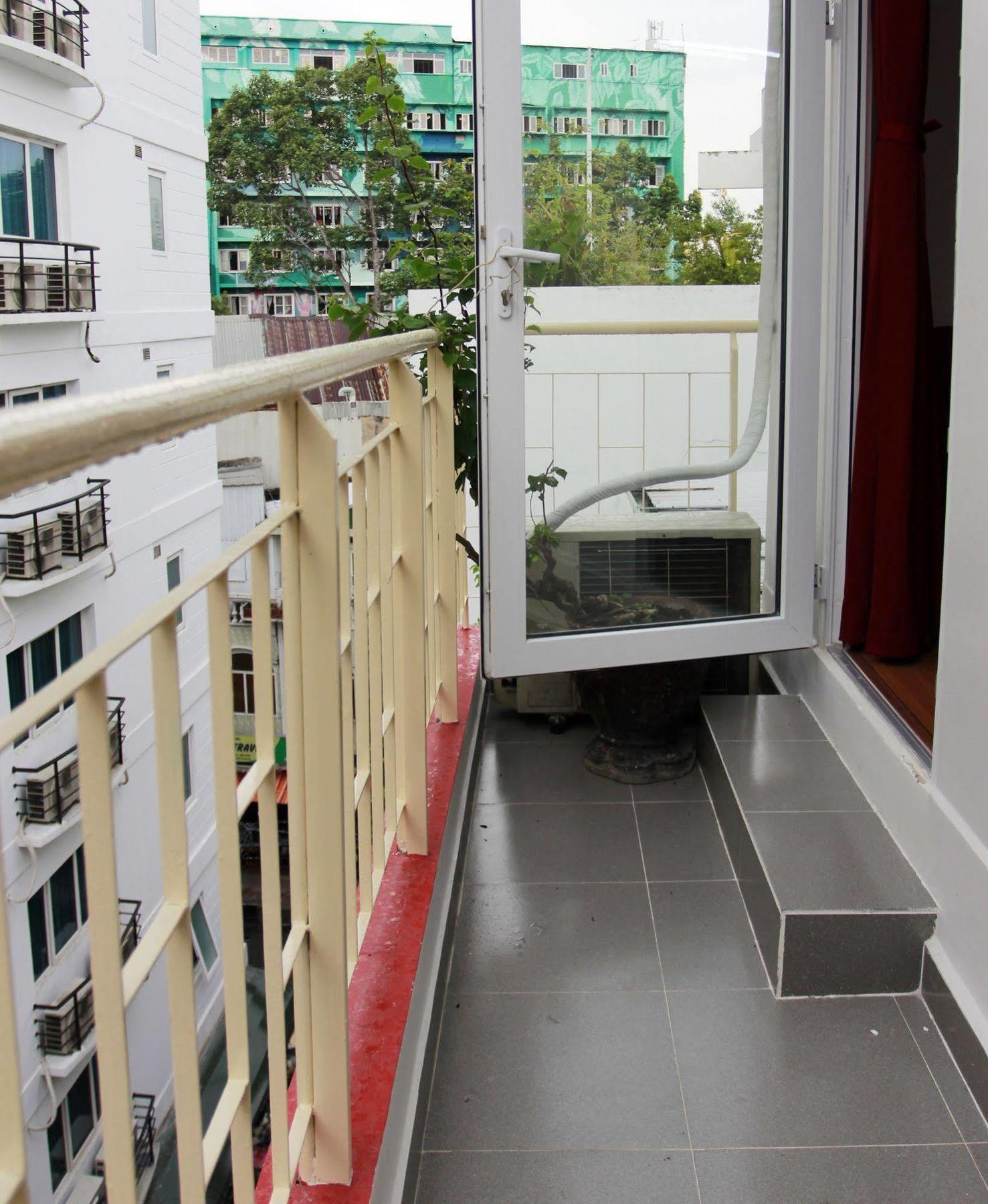 Quang Saigon Hotel- 40-7 Bui Vien-walking Street 2*