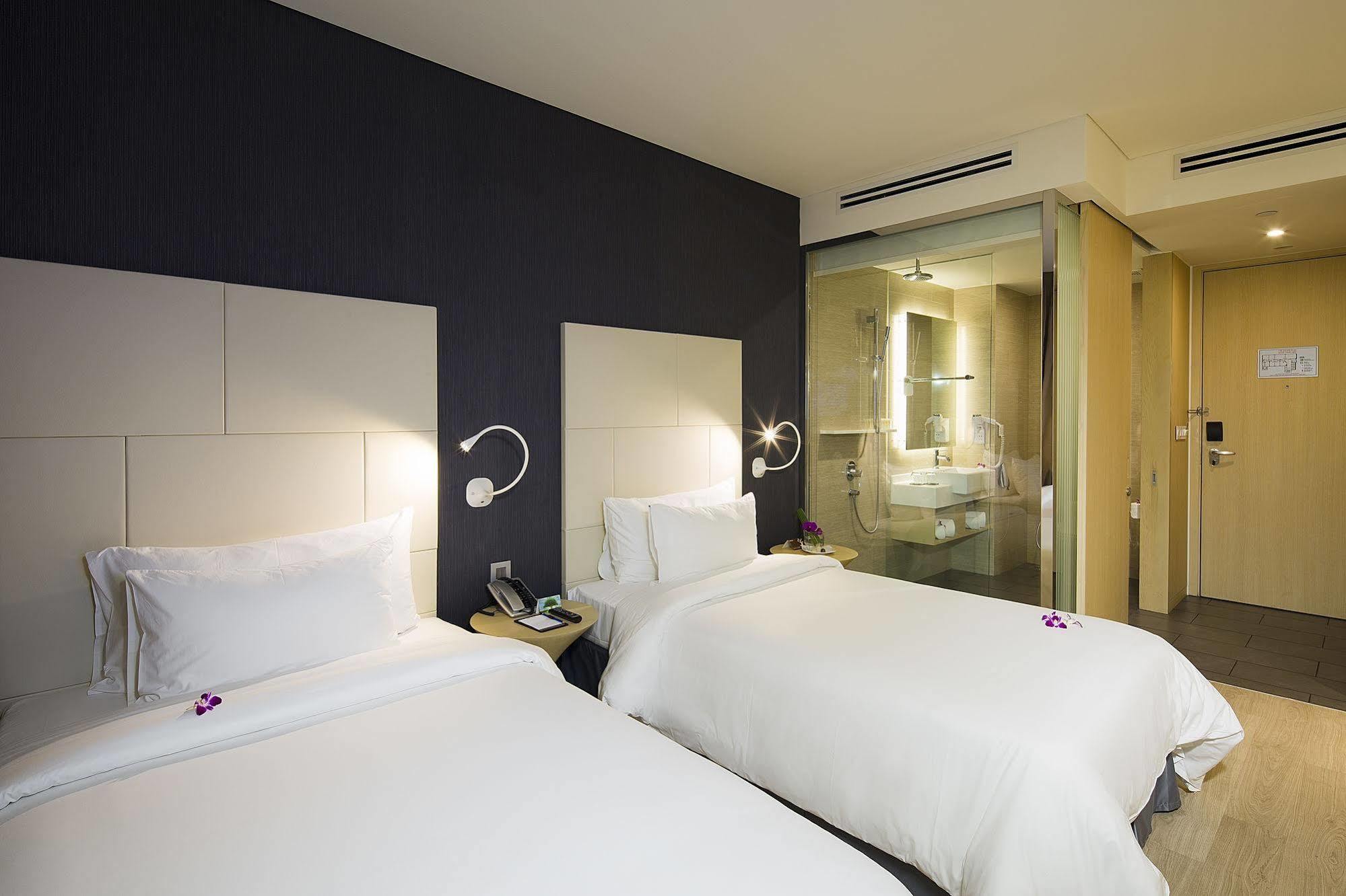 Liberty Saigon Riverside 4*