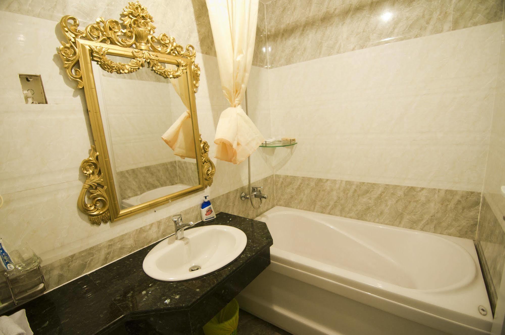 Reddoorz Bui Vien Walking Street Hotel 2*