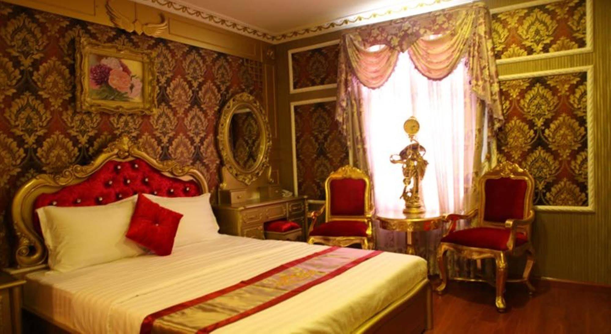 Reddoorz Bui Vien Walking Street Hotel 2*