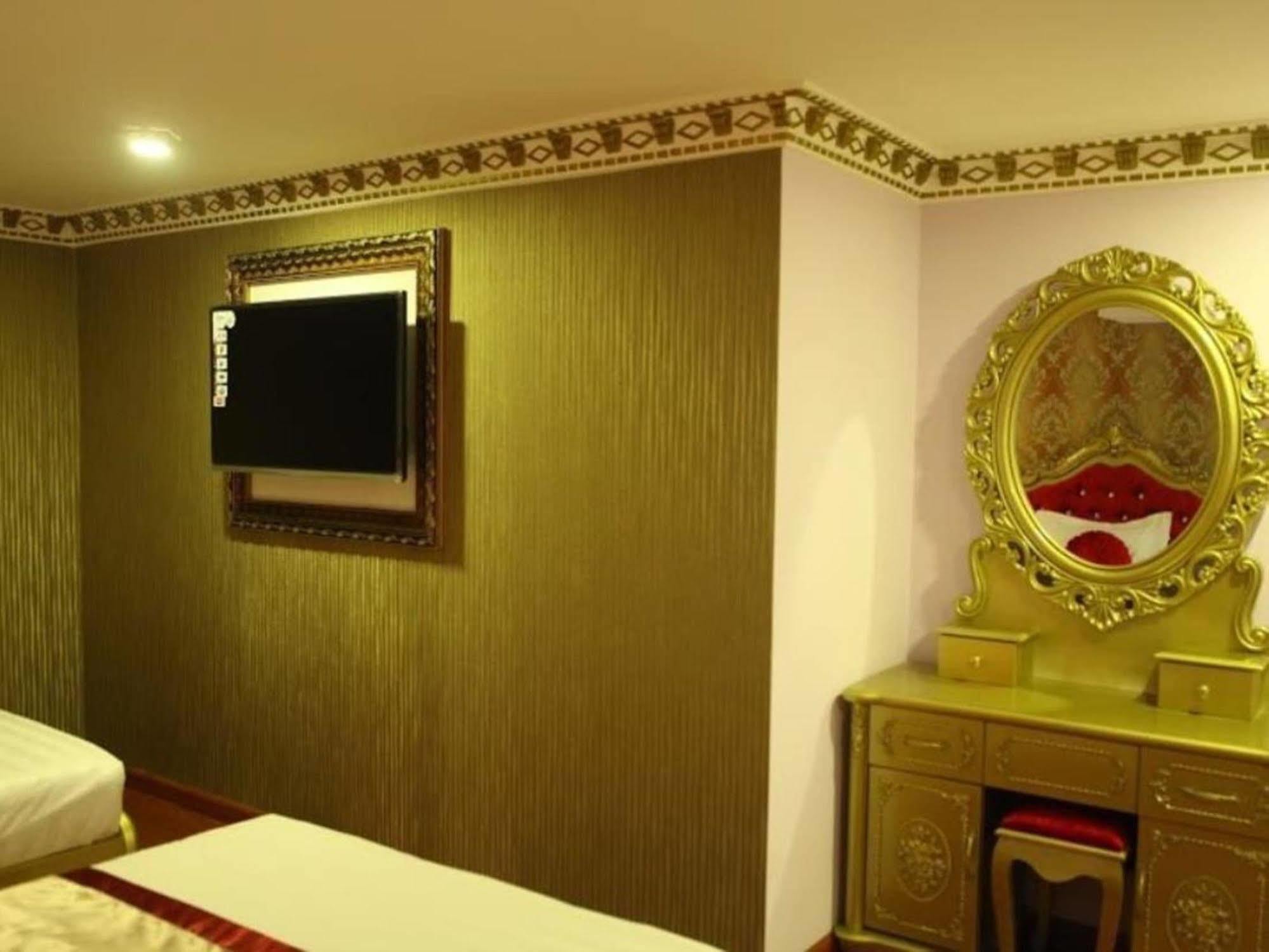 Reddoorz Bui Vien Walking Street Hotel 2*