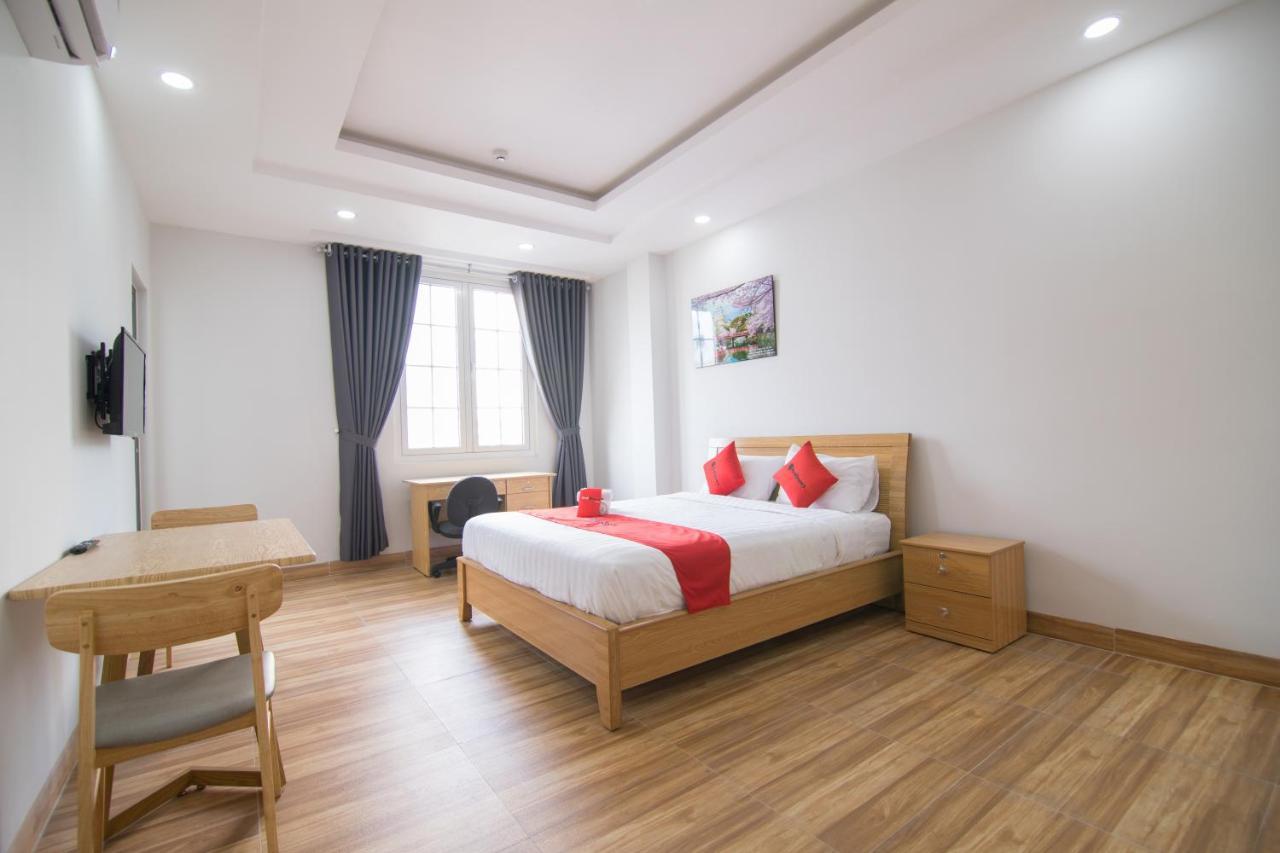 Reddoorz Premium Near E-town Ho Chi Minh City