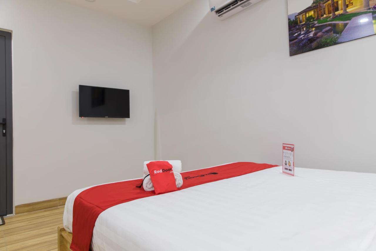 Reddoorz Premium Near E-town 3* Ho Chi Minh City