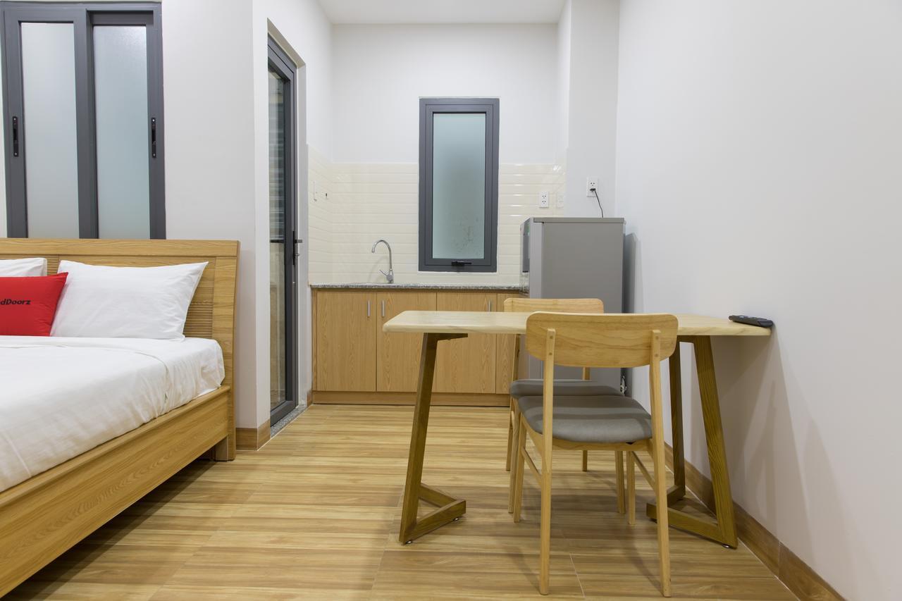 Reddoorz Premium Near E-town 3* Ho Chi Minh City