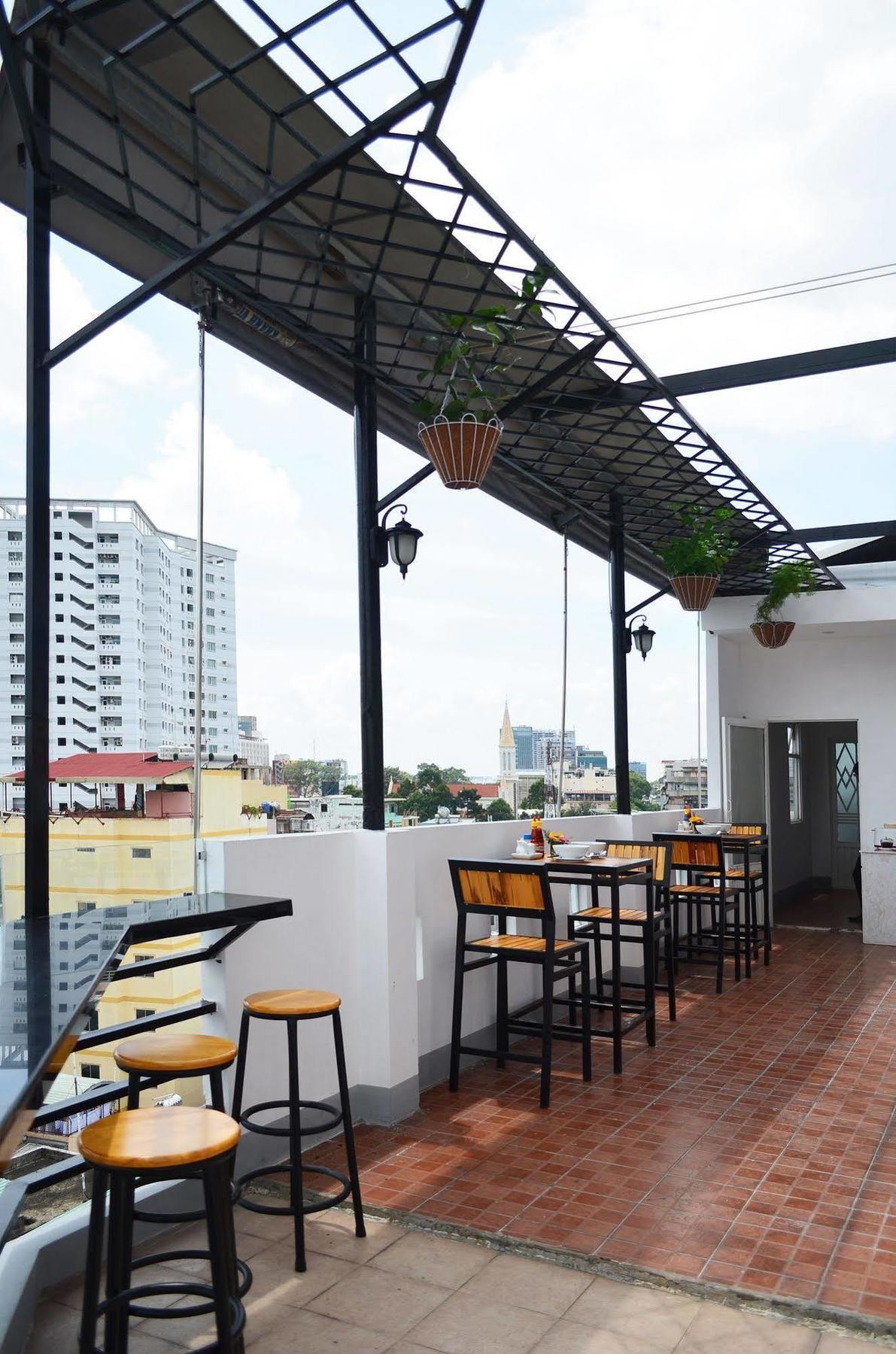 Khách sạn hẻo lánh Meraki 198 Bùi Viện