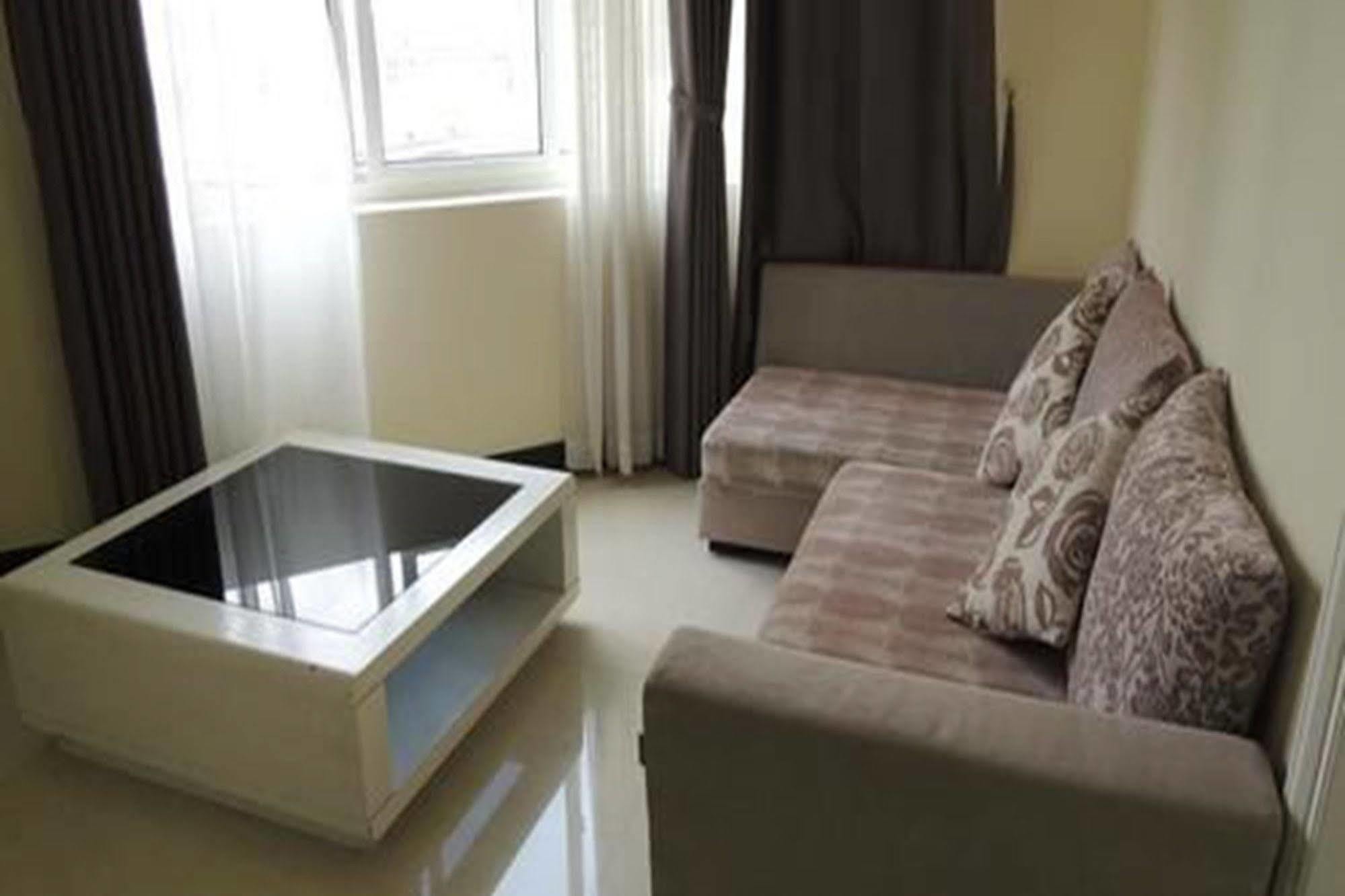 Queen Apartment *