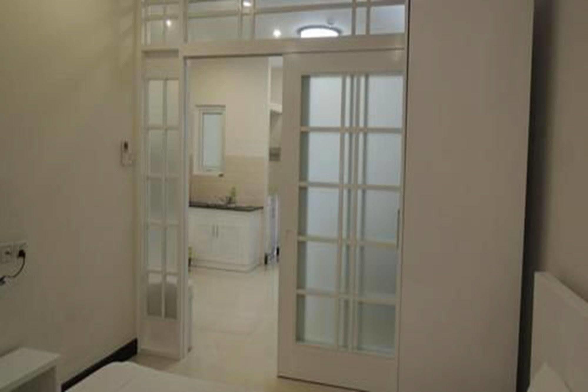 Queen Apartment *