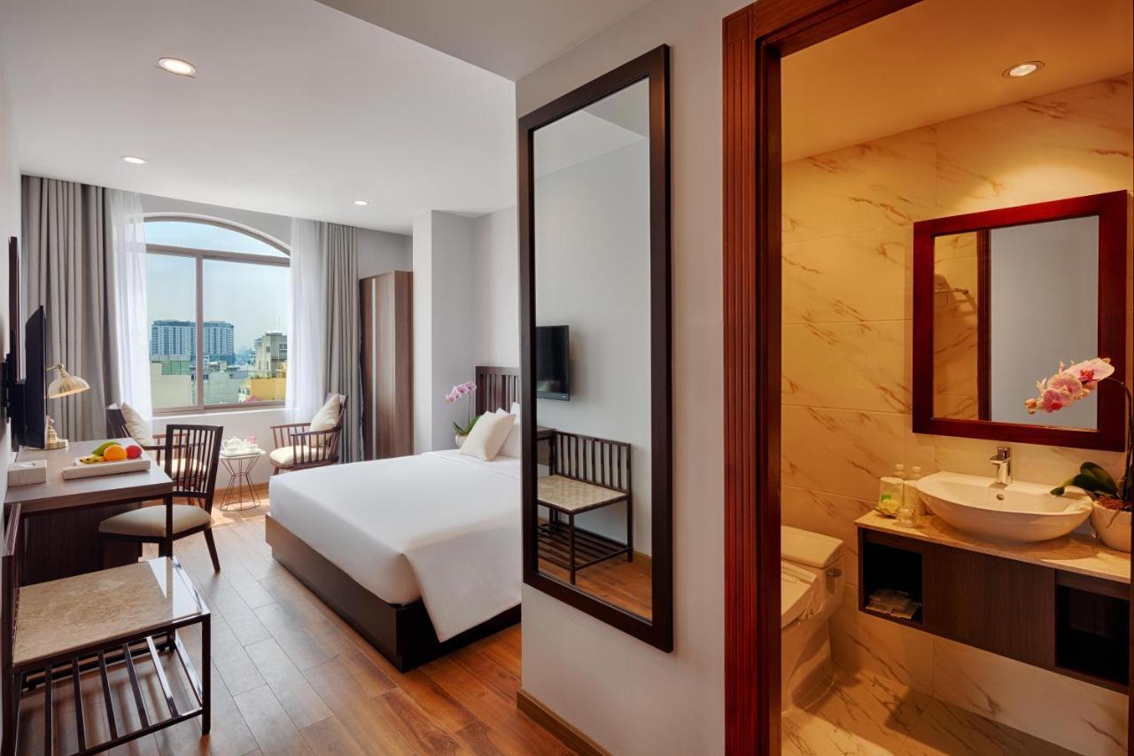 Hotel Happy Life Grand & Rooftop Skybar 4*
