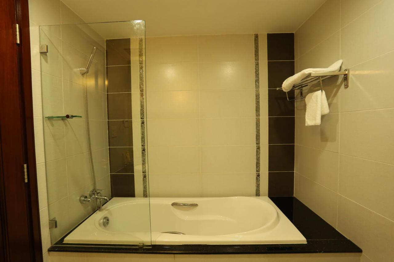 Song Hung & Serviced - Ho Dich Vu & Khach San Hotel 3*