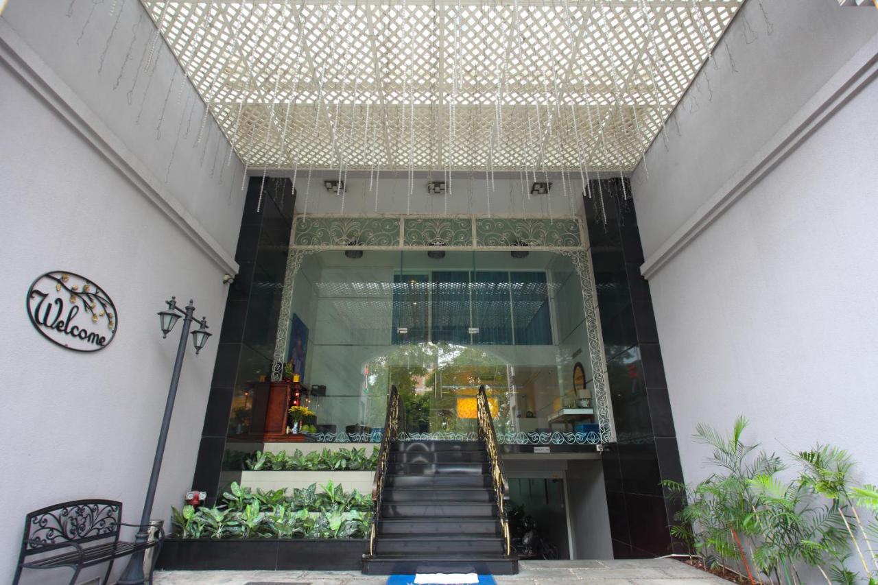 Iris Saigon Khách sạn 3*
