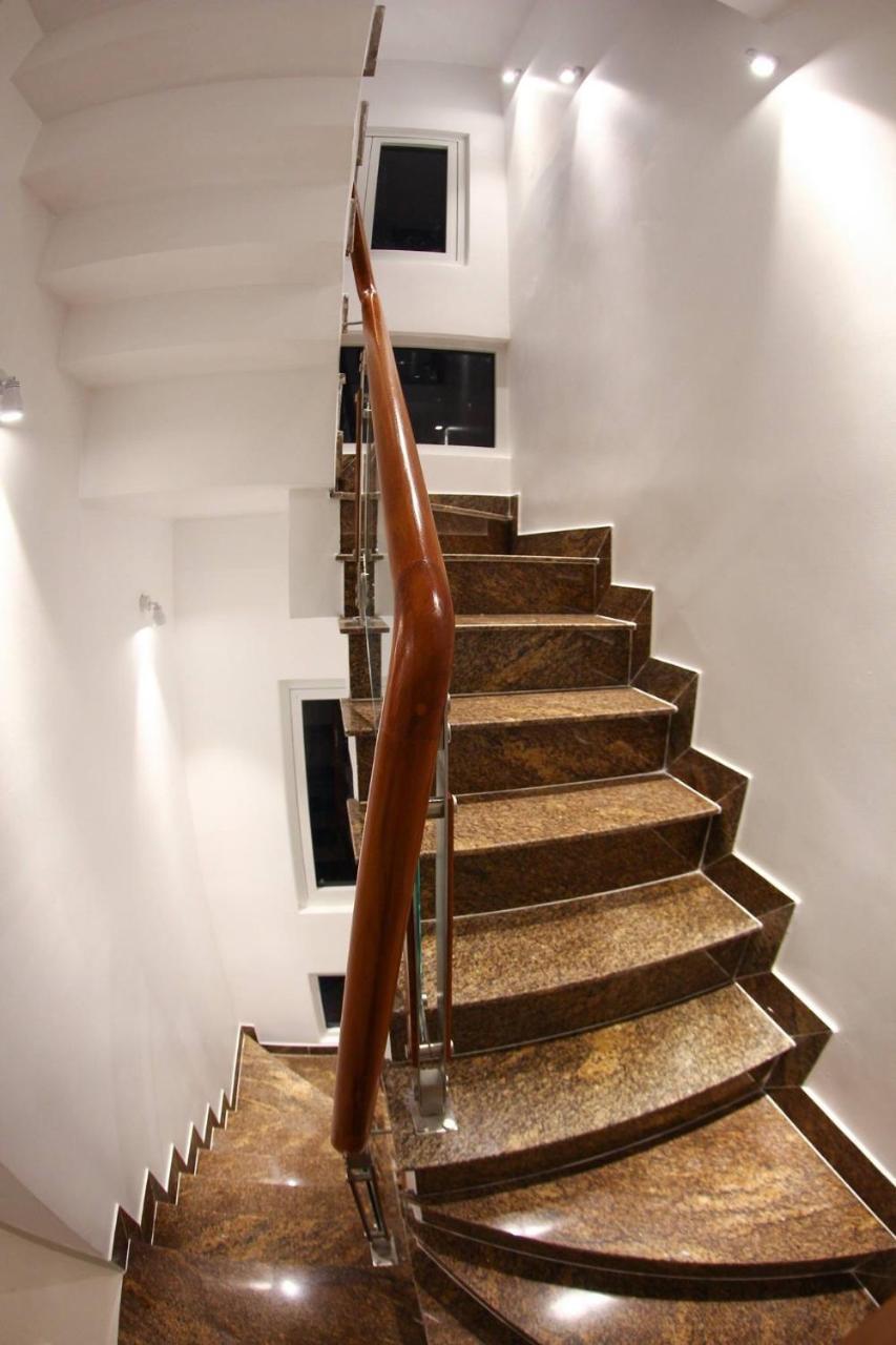 Full House Hostel *