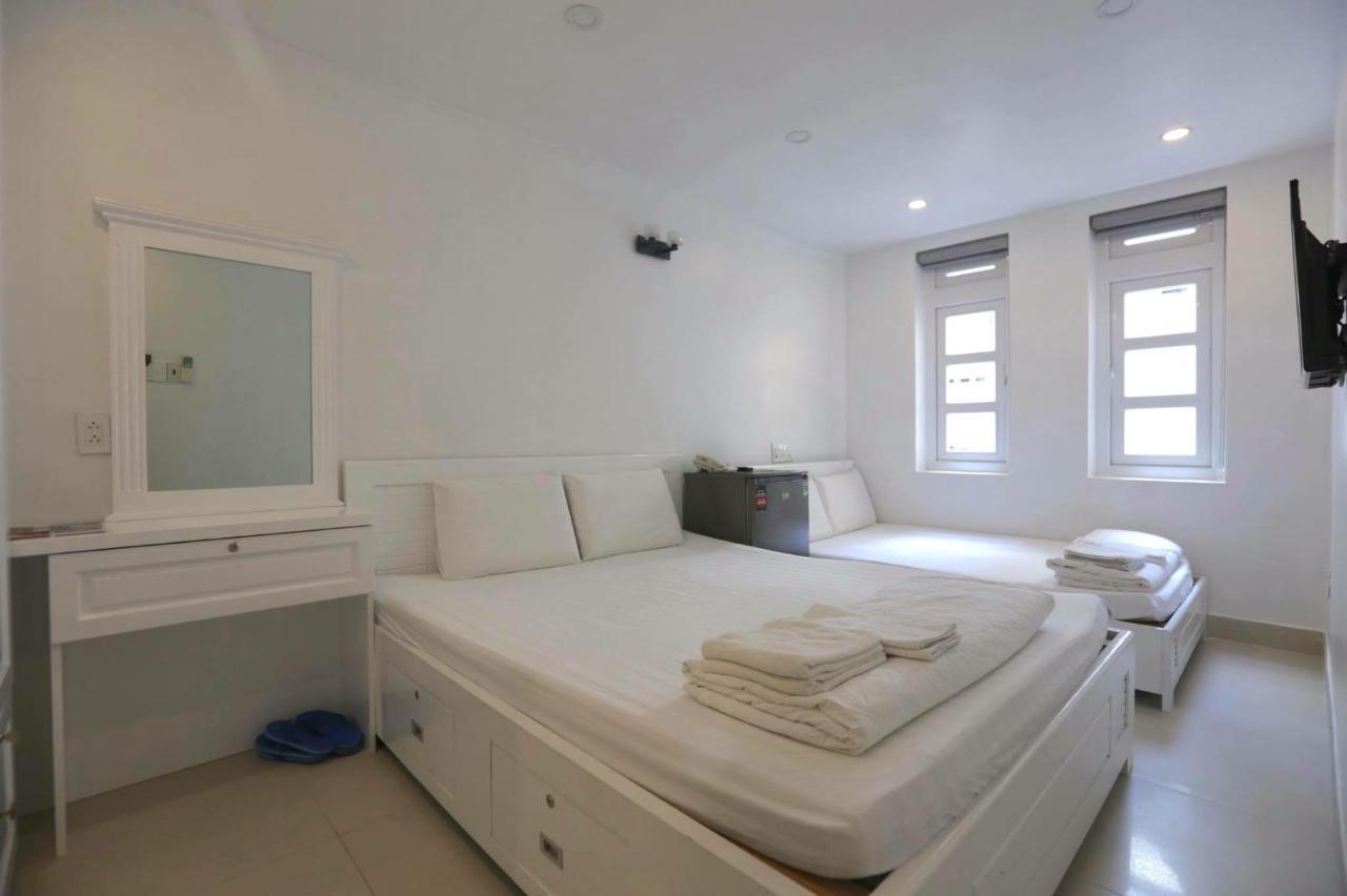Full House Hostel *