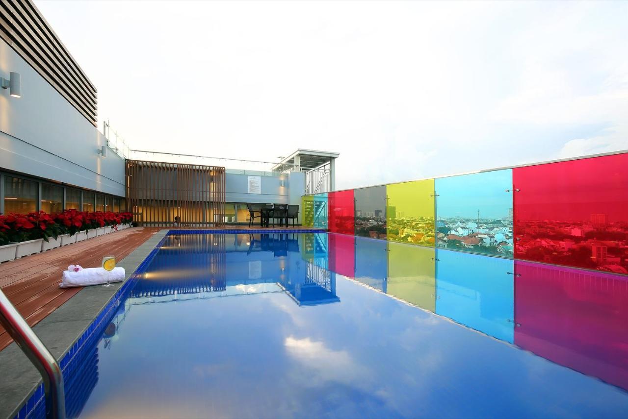 Aurora Western Village Khách sạn