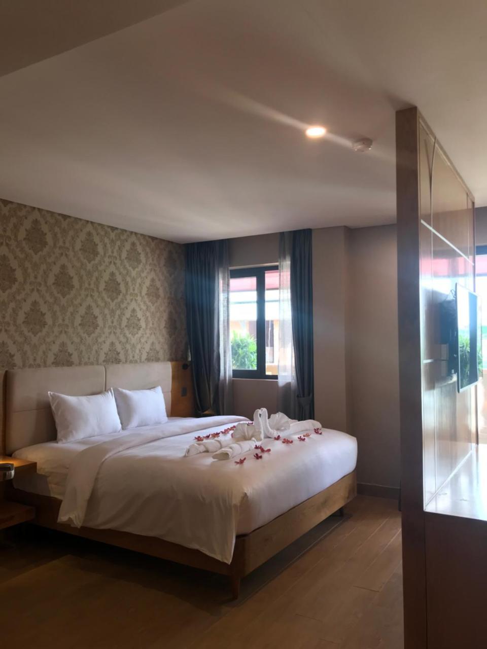 Imperial Saigon 3*