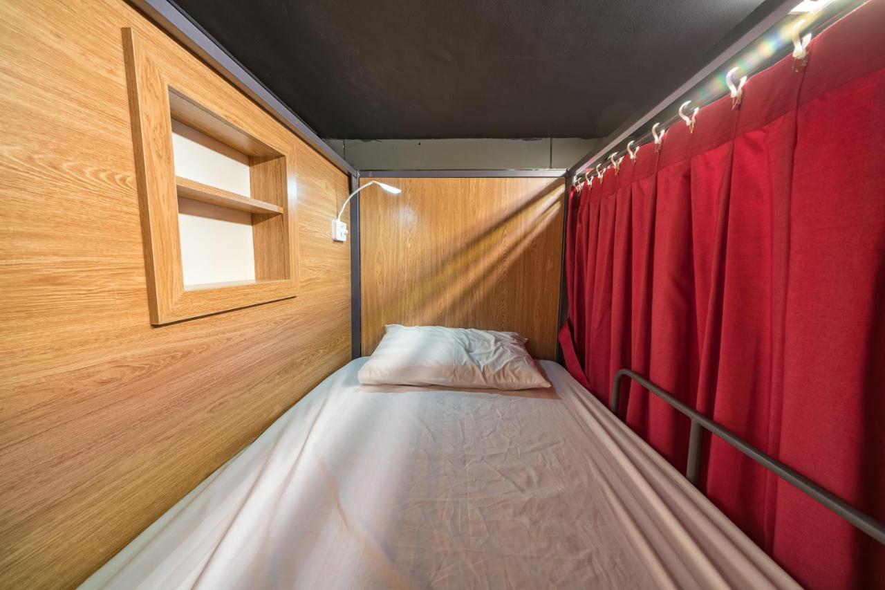 Capsule hotel 24h Saigon 2*