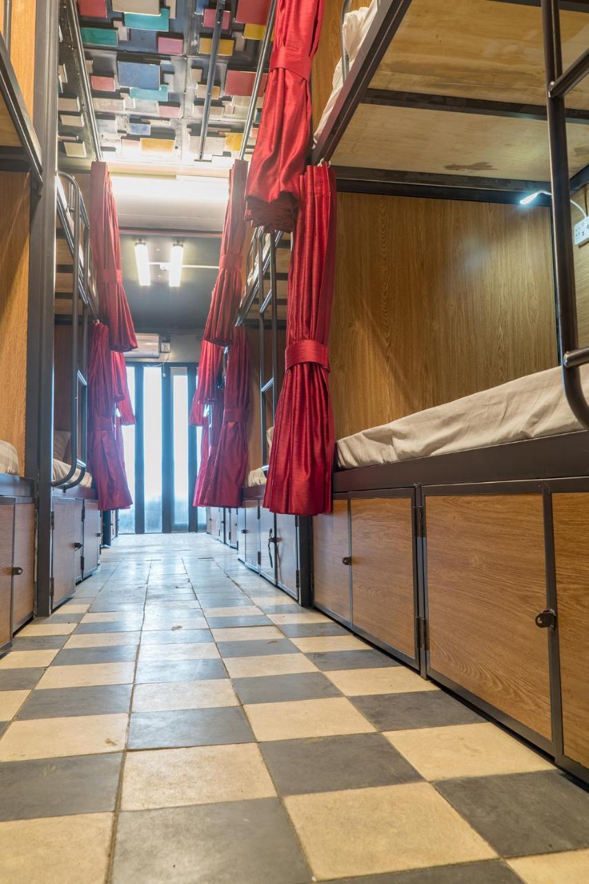 Capsule hotel 24h Saigon 2*