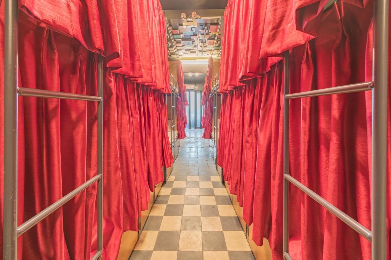 Capsule hotel 24h Saigon 2*