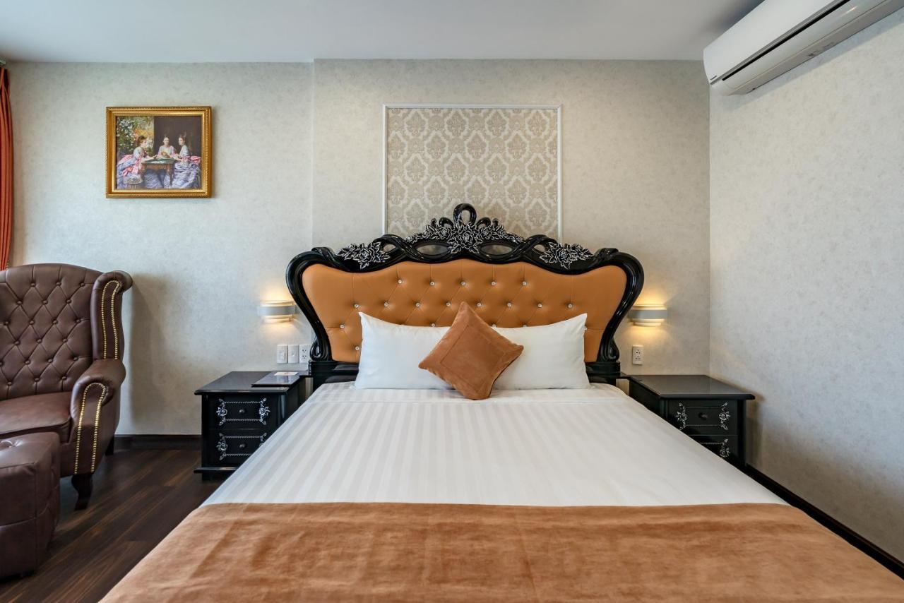 Hotel Emerald 3*